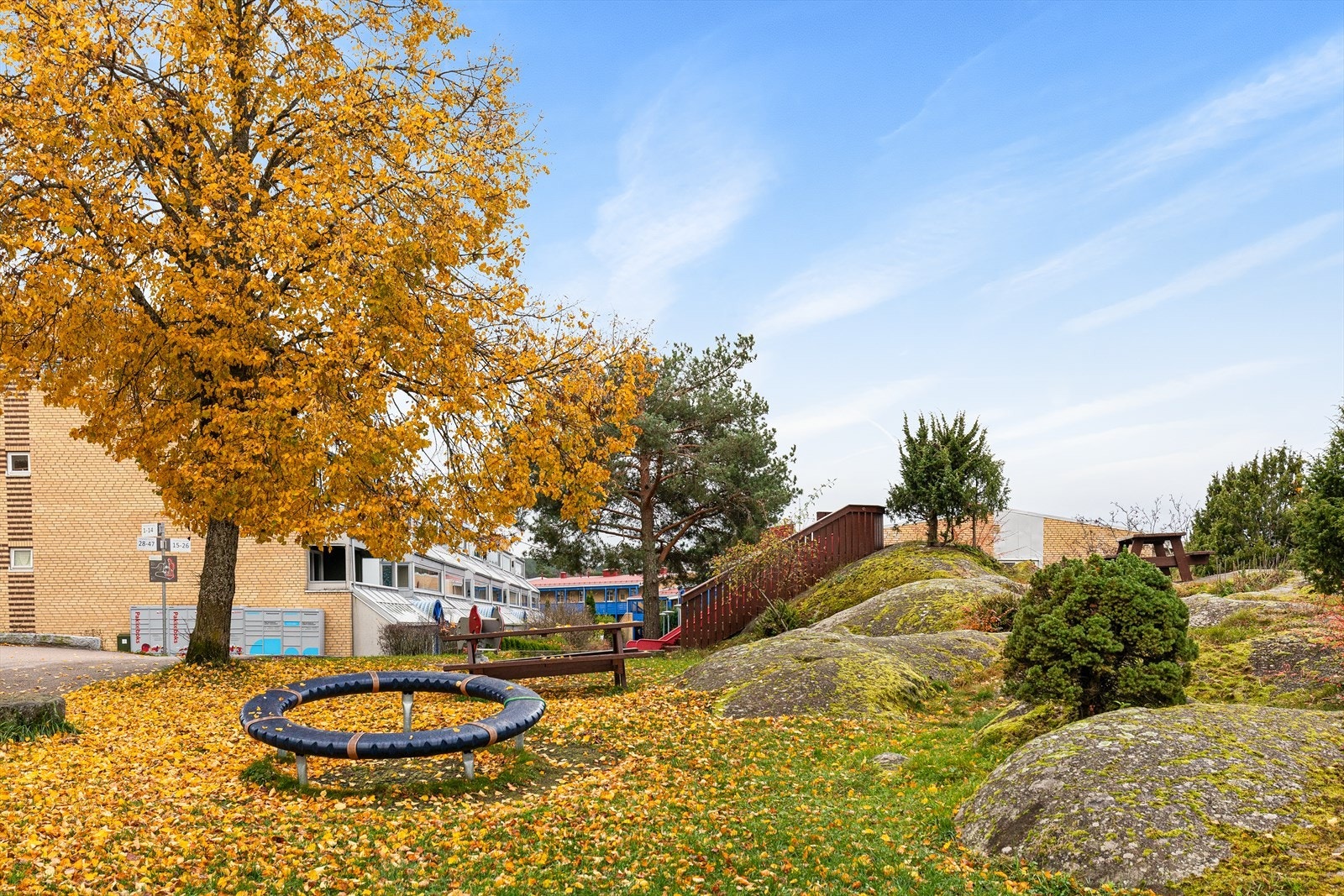 Pent opparbeidet fellesarealet, for alle aldersgrupper. Galleribilde