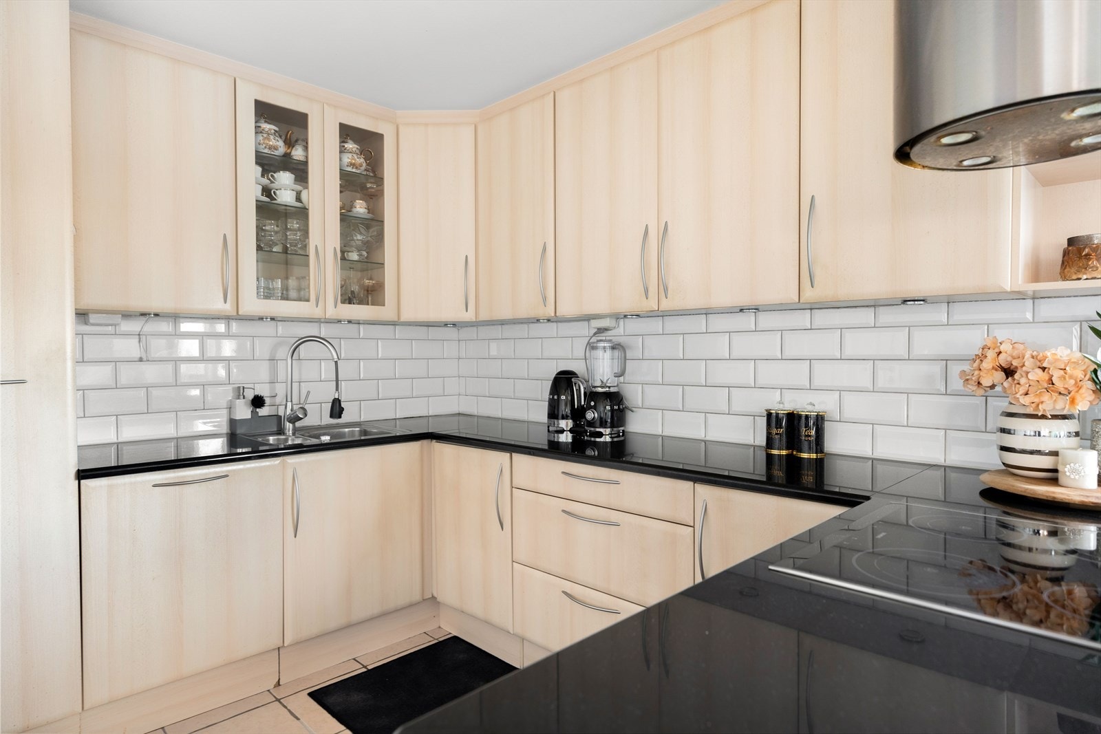 Her har du god skap- og benkeplass! Galleribilde