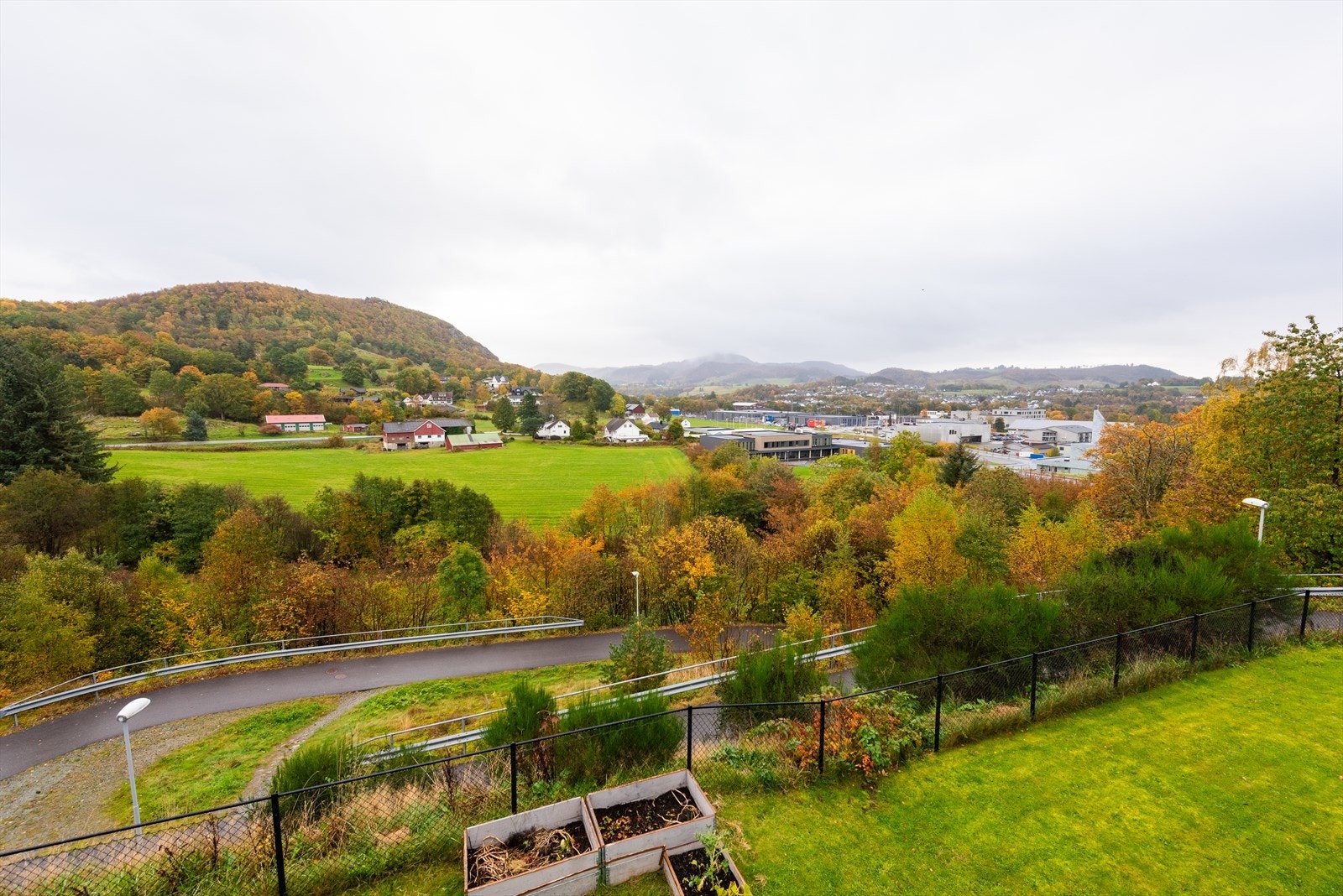 Utsikt fra stuevindu. Galleribilde