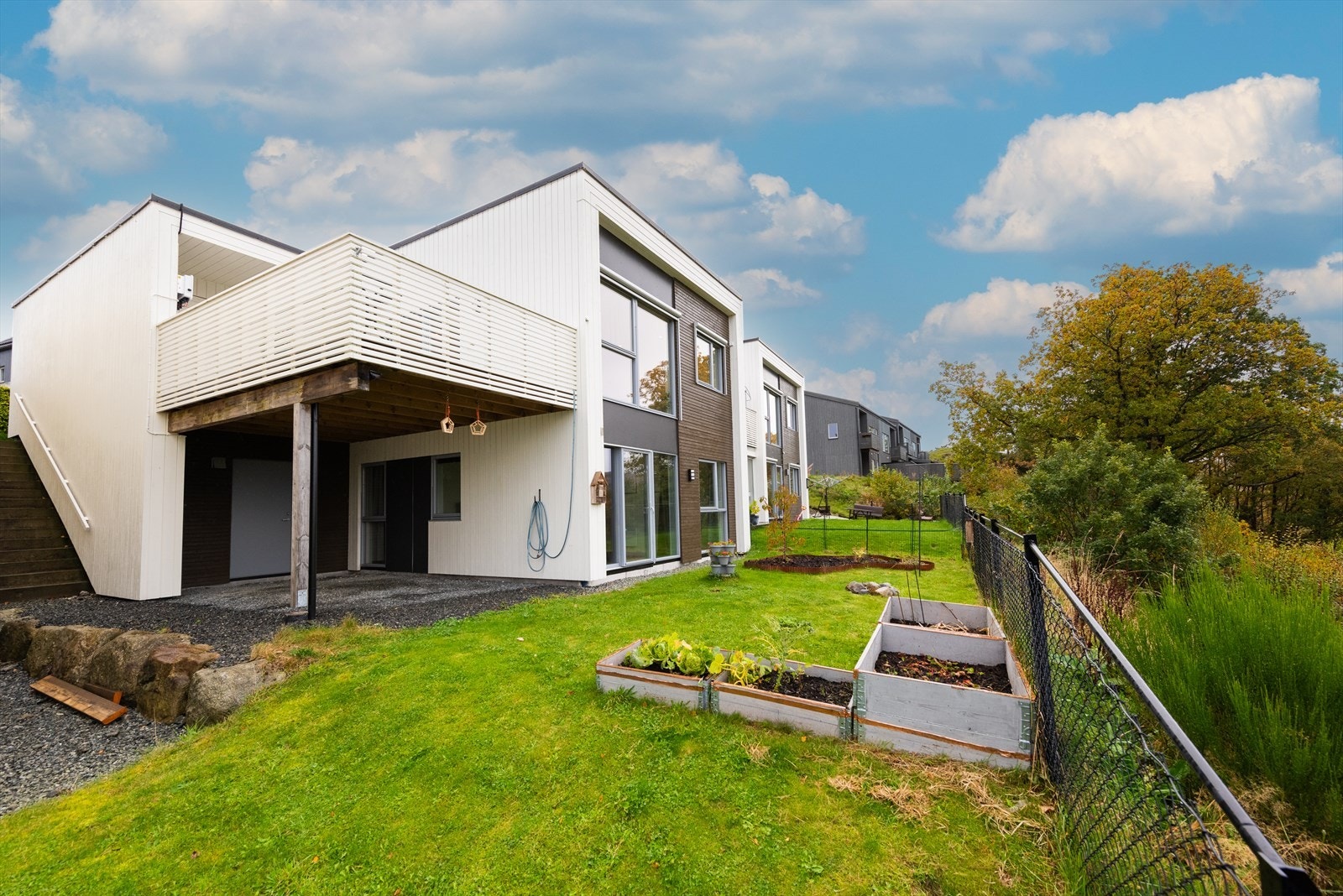 Eiendomsmegler Vest v/ Runar Fiskå har gleden av å presentere Midtlevegen 21! Galleribilde