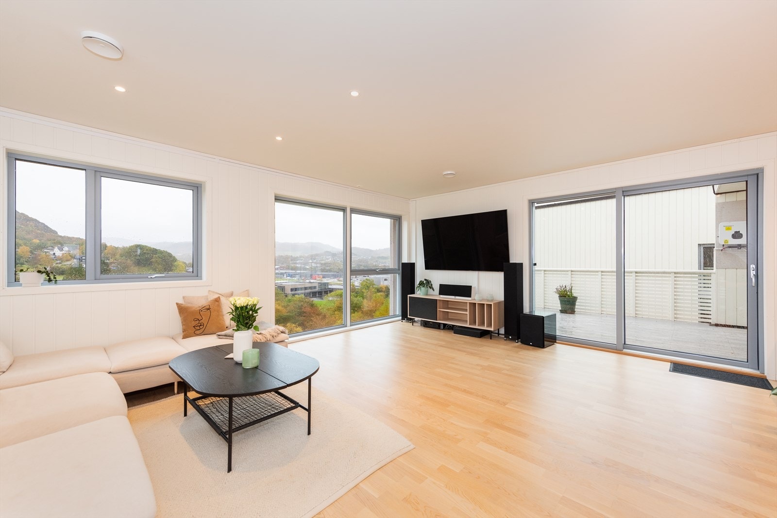 Det er god plass til å innrede med ønsket møblement i ulike sosiale soner. Galleribilde