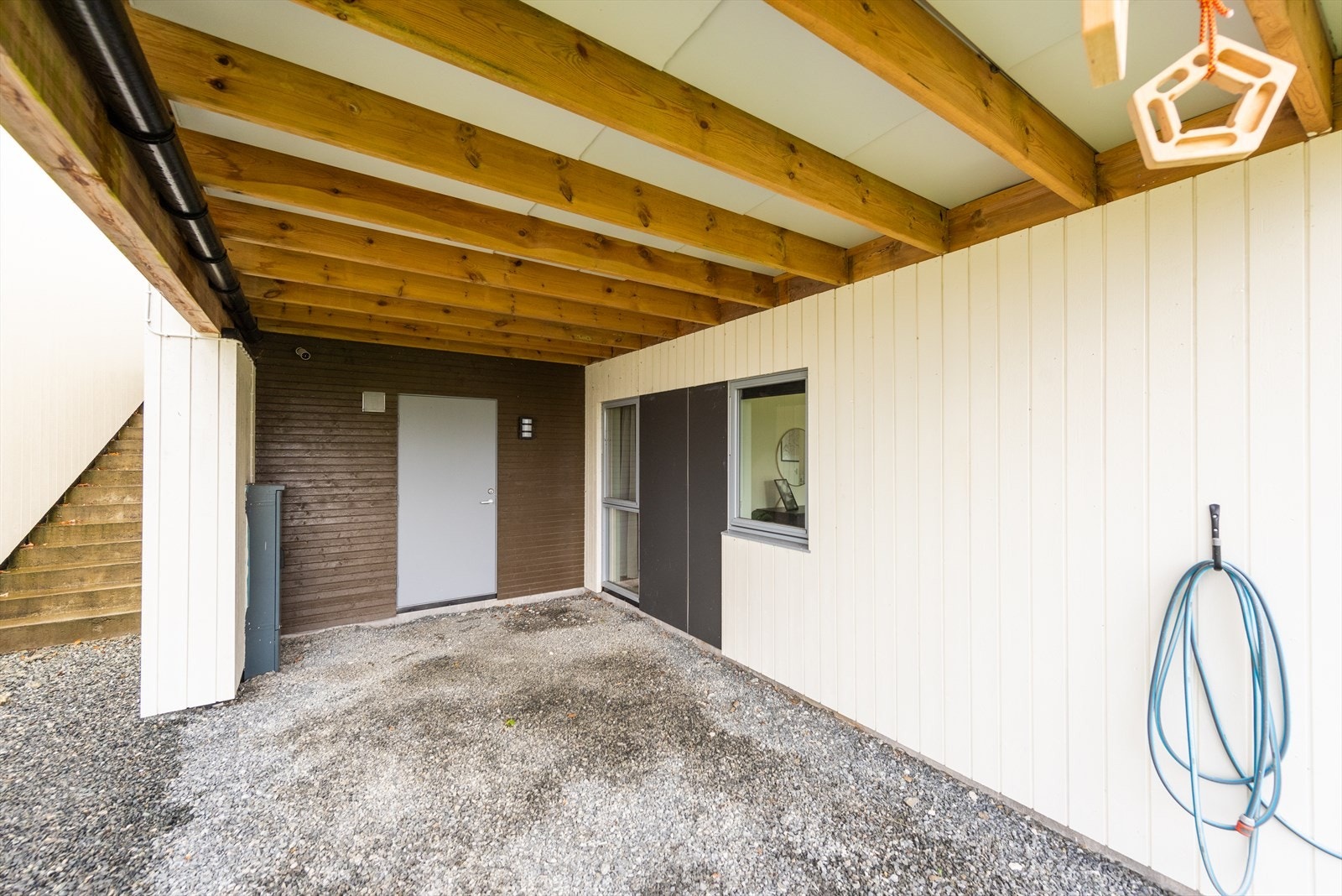 Overbygget uteområde. Herfra er det inngang til utvendig bod. Galleribilde