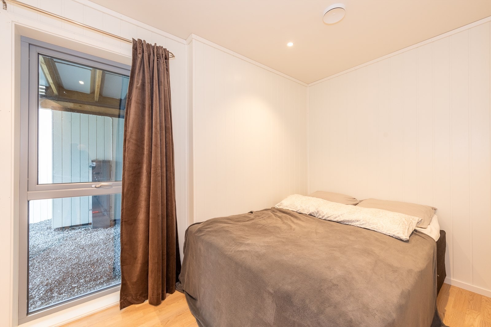 Soverom nr. 2 også at god størrelse med plass til ønsket møblement. Galleribilde