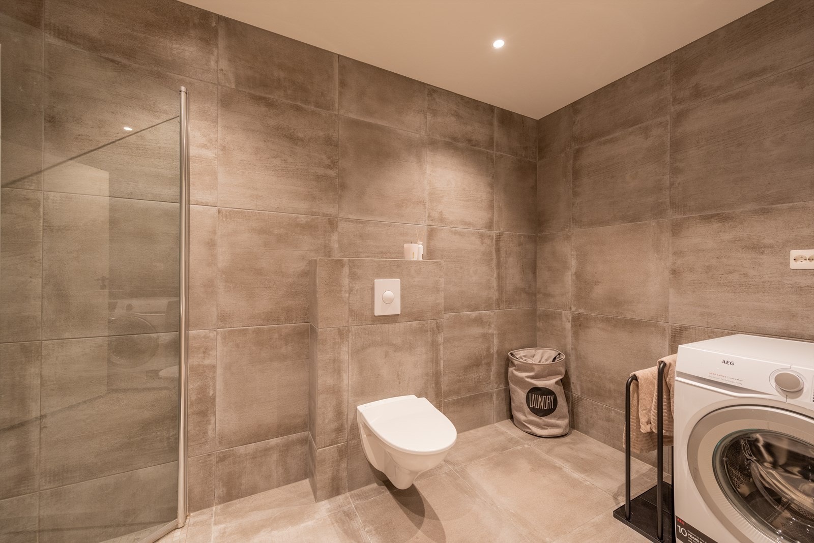 Badet har opplegg for vaskemaskin. Galleribilde