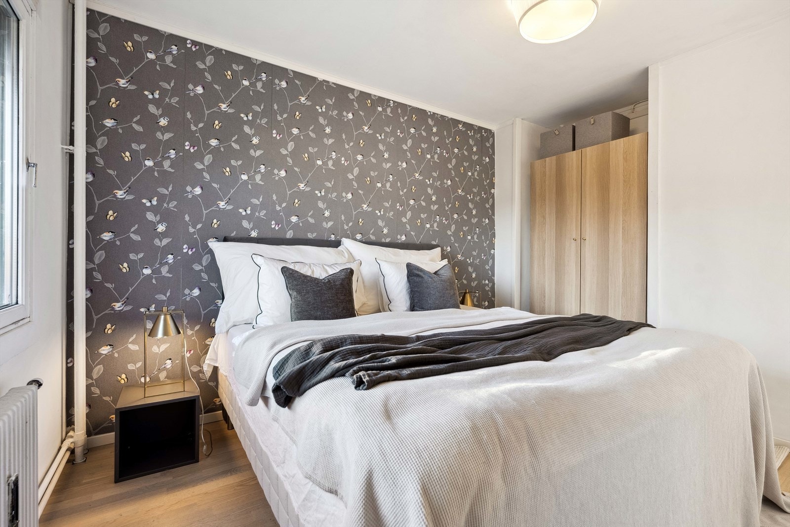 Også plass til ønsket garderobe i nisje på soverommet. Galleribilde