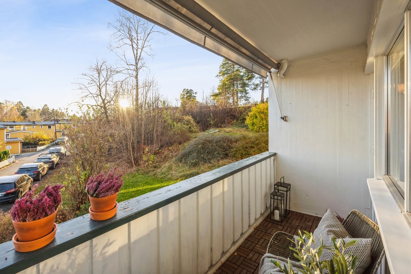 Nydelig uteplass! Overbygget og utstyrt med markise for solskjerming. Galleribilde