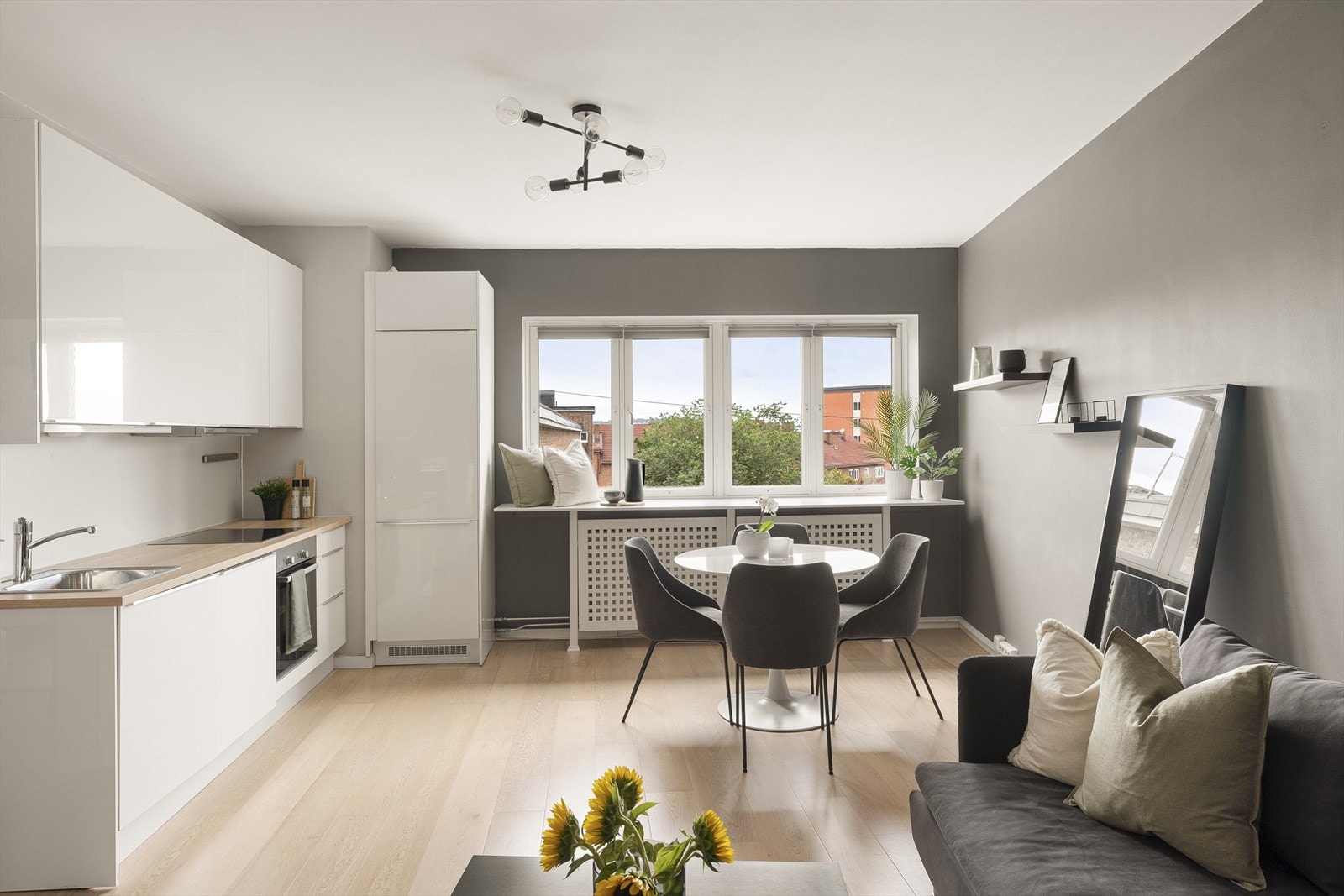 Varmtvann og fyring er inkludert i felleskostnadene. Galleribilde