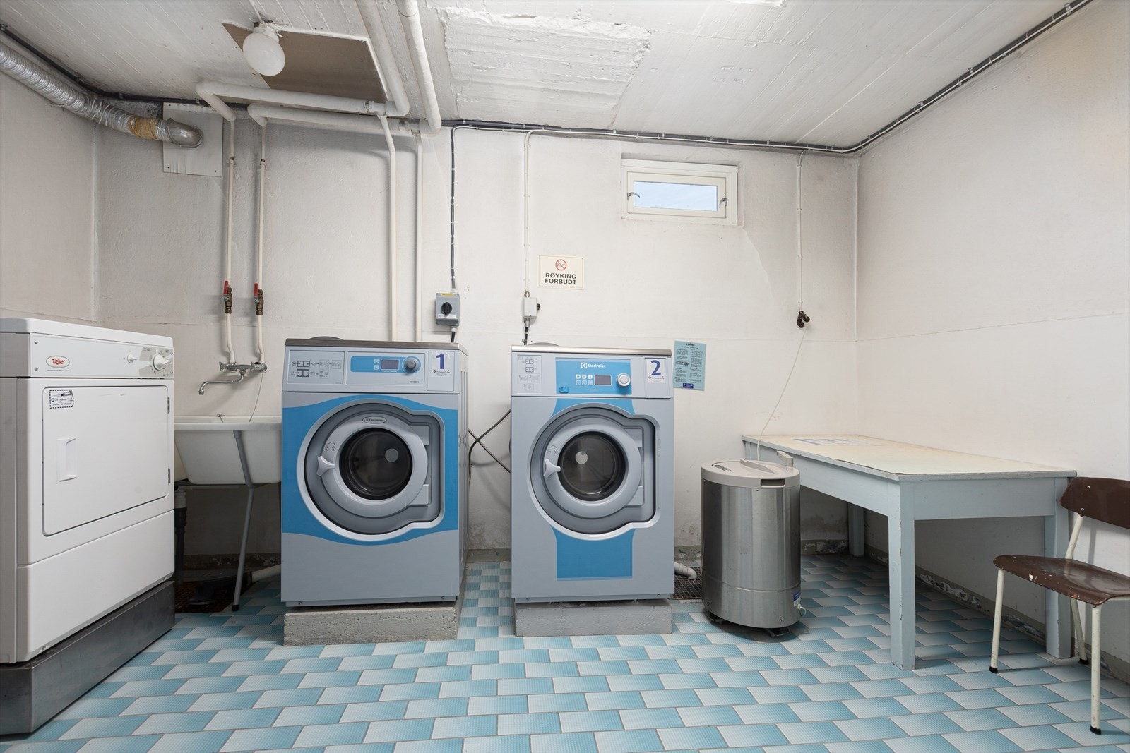 Felles vaskerom i kjeller Galleribilde