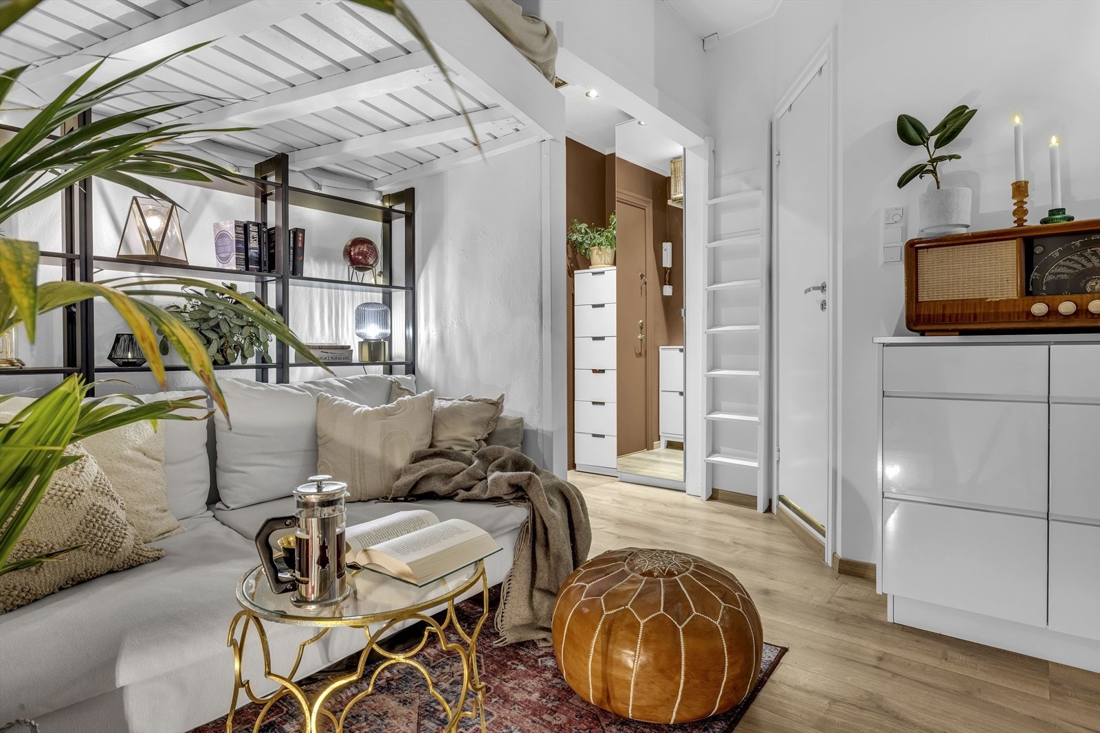 Fellesvaskeri med vaskemaskin og tørketrommel er i hver etasje og gratis å benytte. Galleribilde