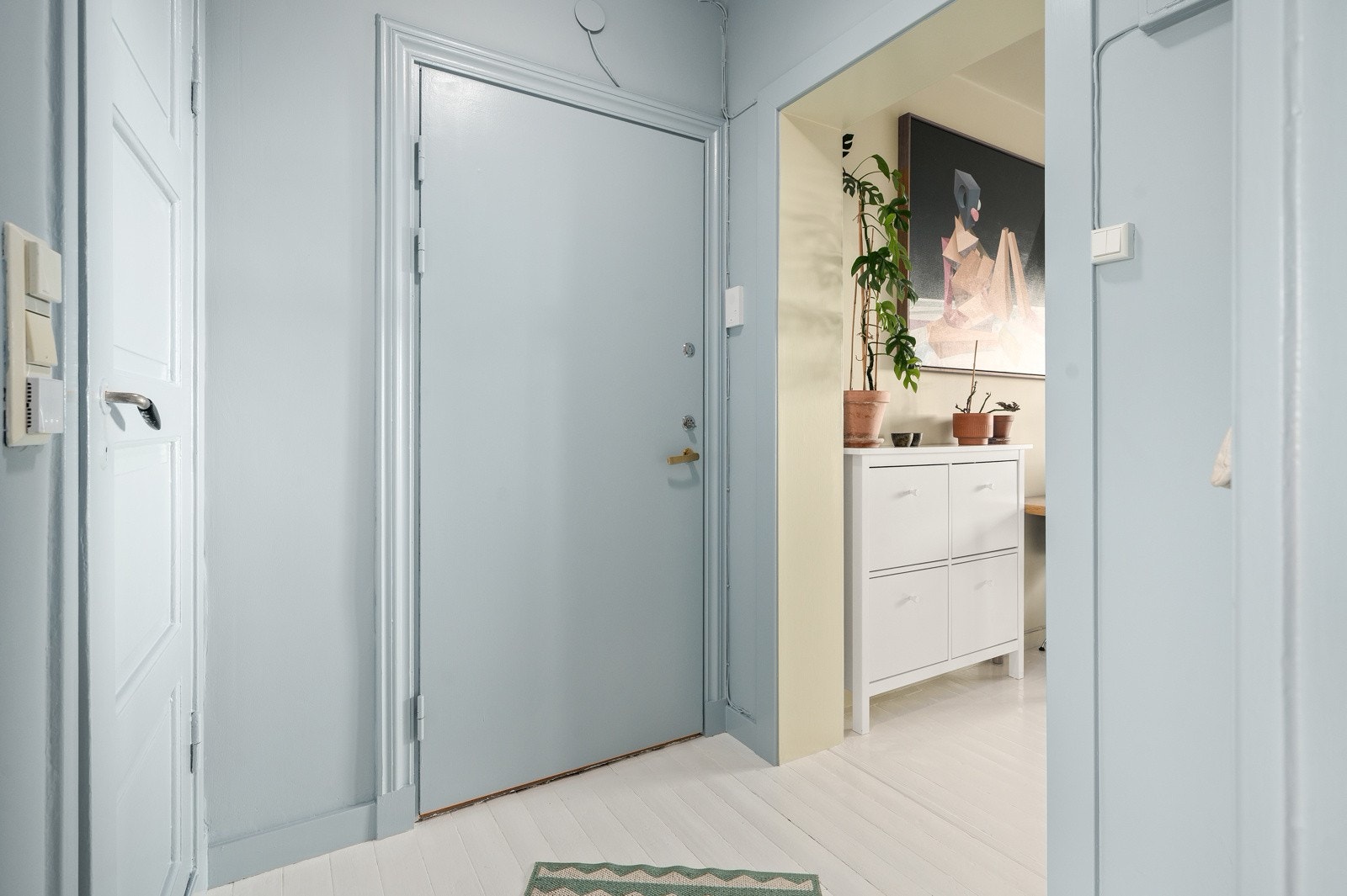 For ytterligere oppbevaringsplass disponerer leiligheten en ekstern bod på ca. 2,8 kvm med enkel adkomst fra leiligheten. Galleribilde