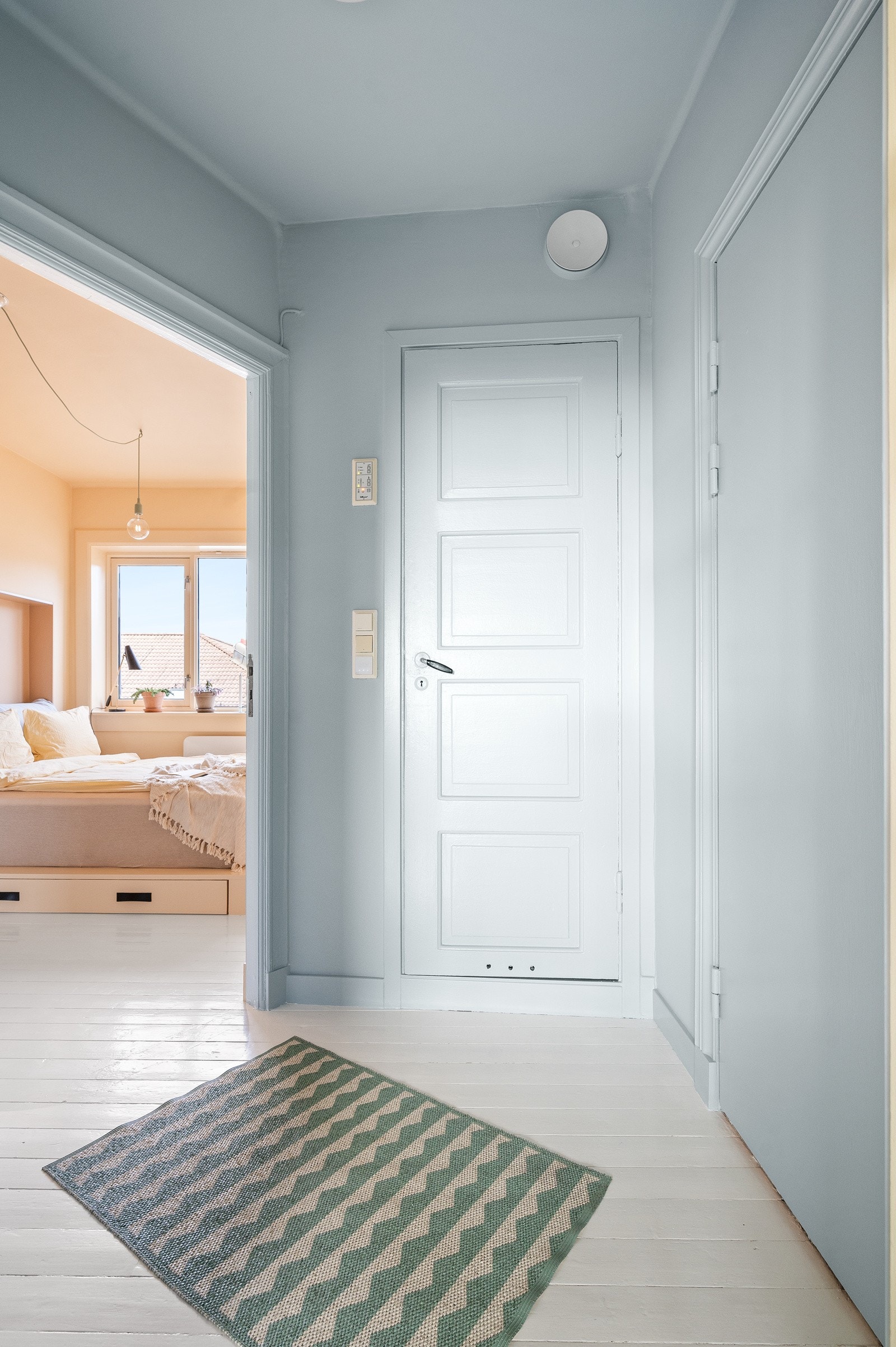 Adkomst fra entré til bad. Galleribilde