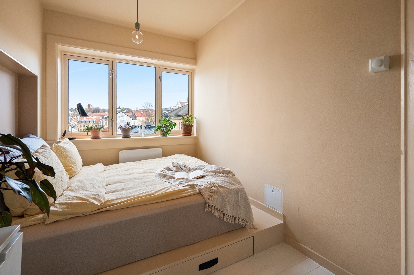 Her er det god plass til dobbeltseng. Galleribilde