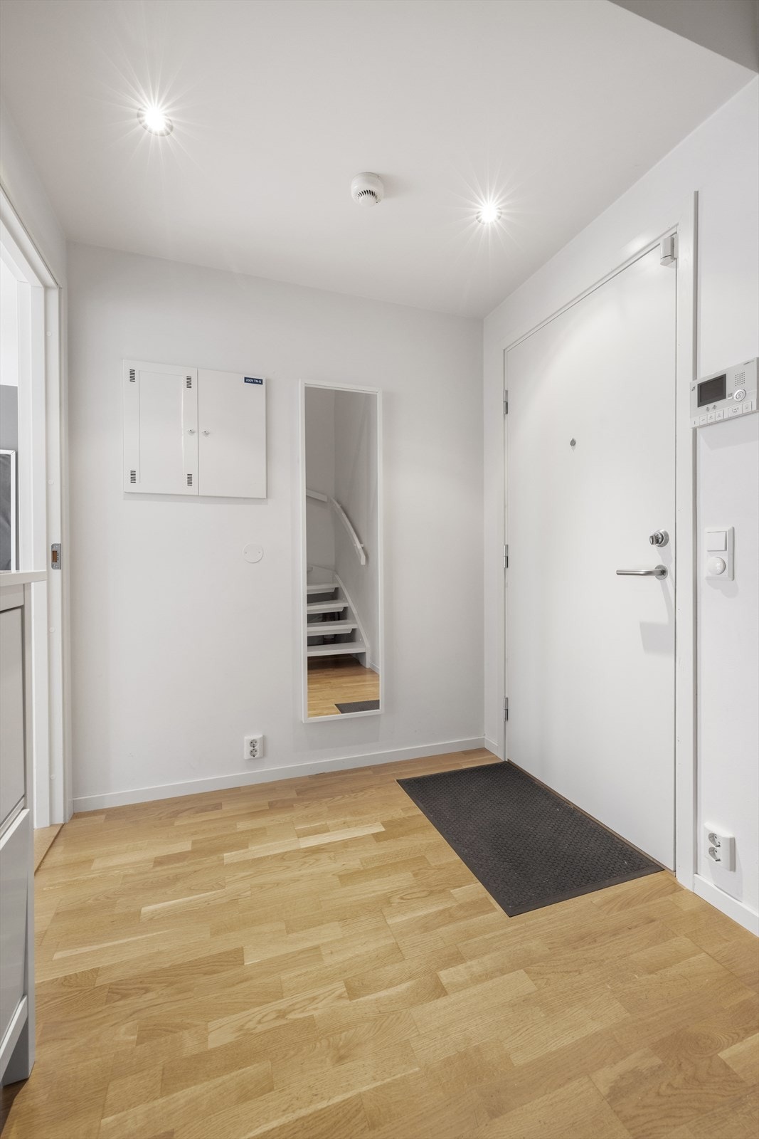 Innbydende og romslig inngangsparti. Galleribilde