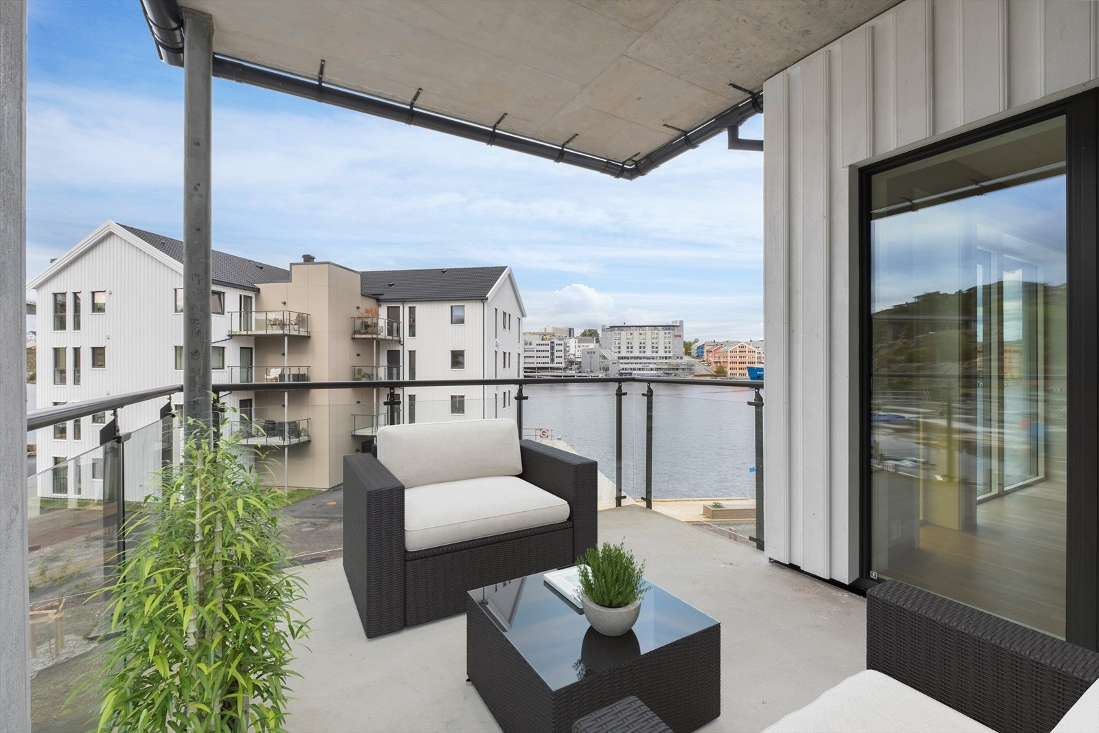 Romslig veranda Galleribilde