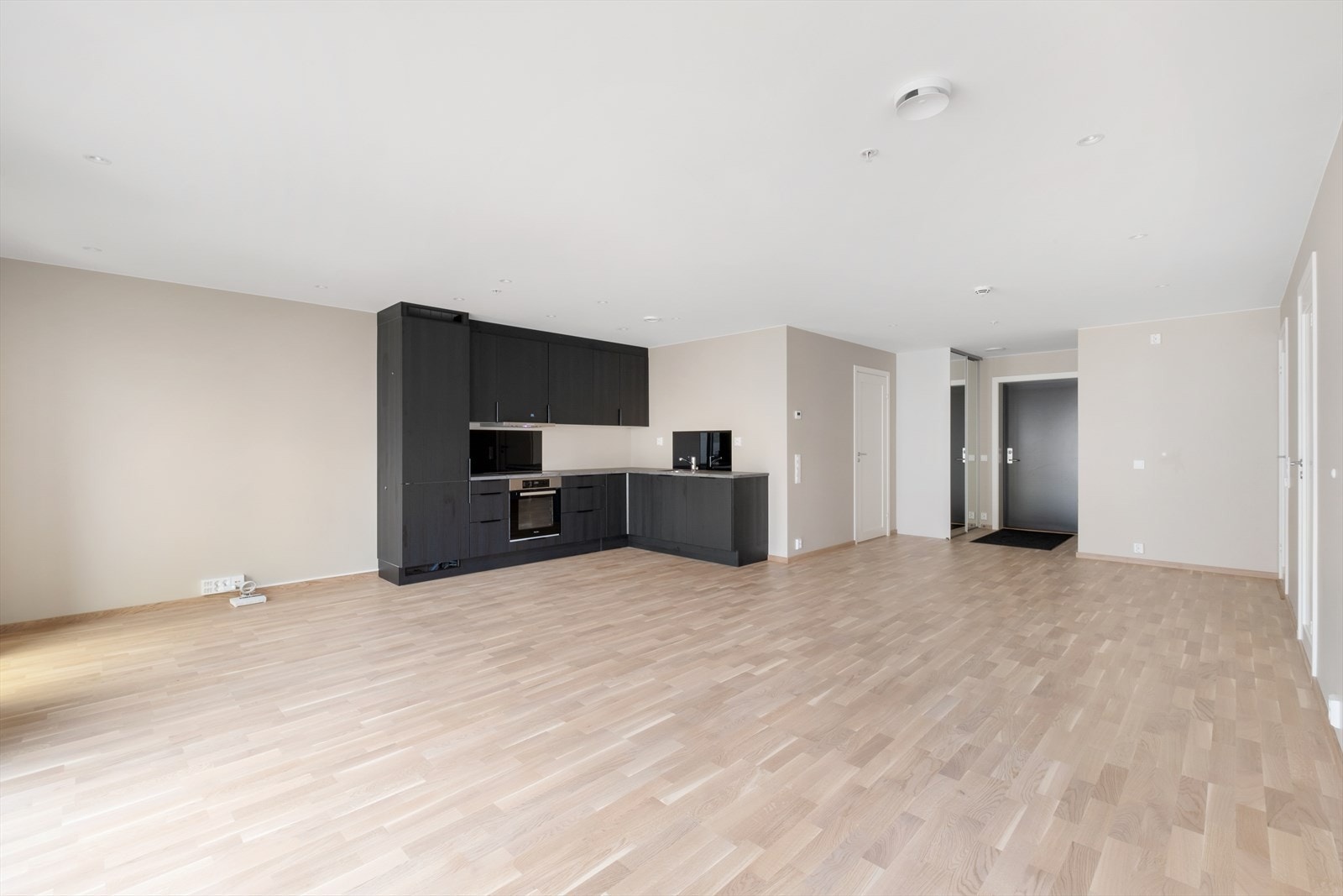 Romslig stuekjøkken Galleribilde