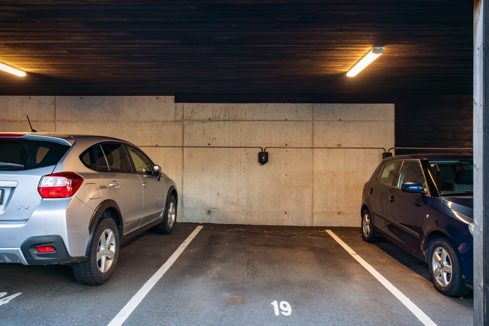 - Parkeringsplassen har også elbillader til glede for ny eier! - Galleribilde
