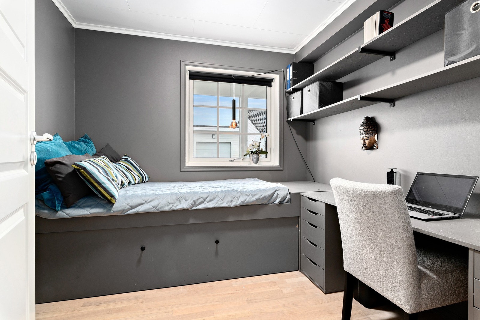 Leiligheten har 2 soverom, med praktisk planløsning og soverom på hver sin side av gangen. Se plantegning. Galleribilde