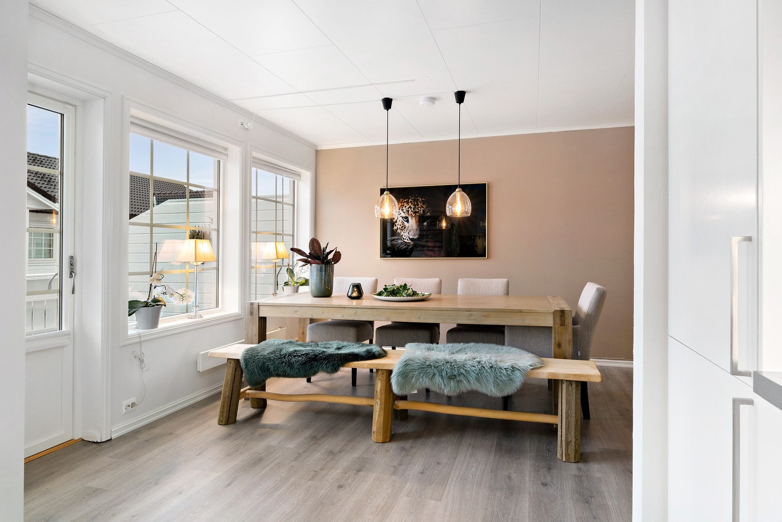 Fra stue har du tilgang til terrassen din, den er på hele 37 kvm. Bare å glede seg til sommeren. Galleribilde