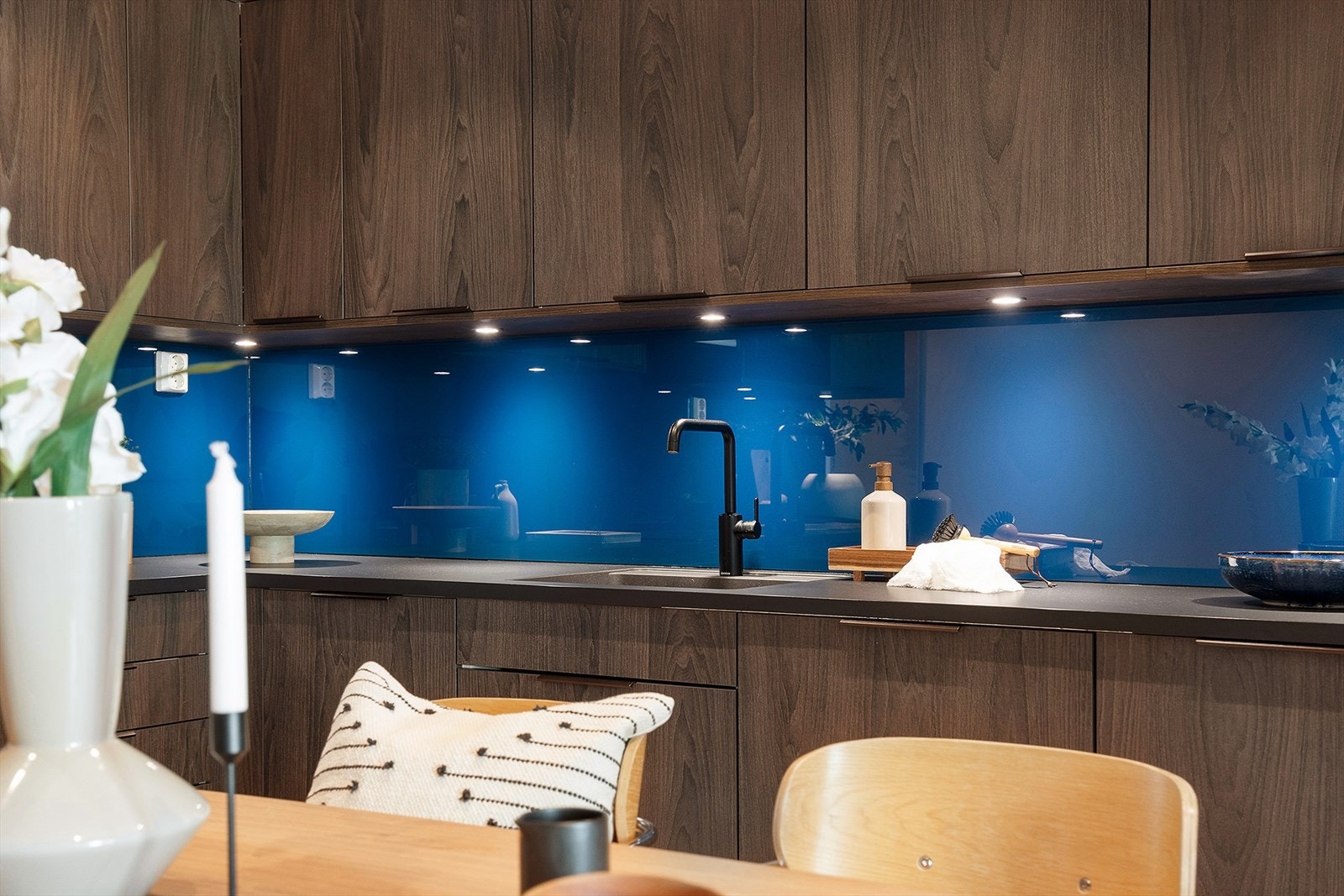 Her det godt med benk -og skapplass Galleribilde