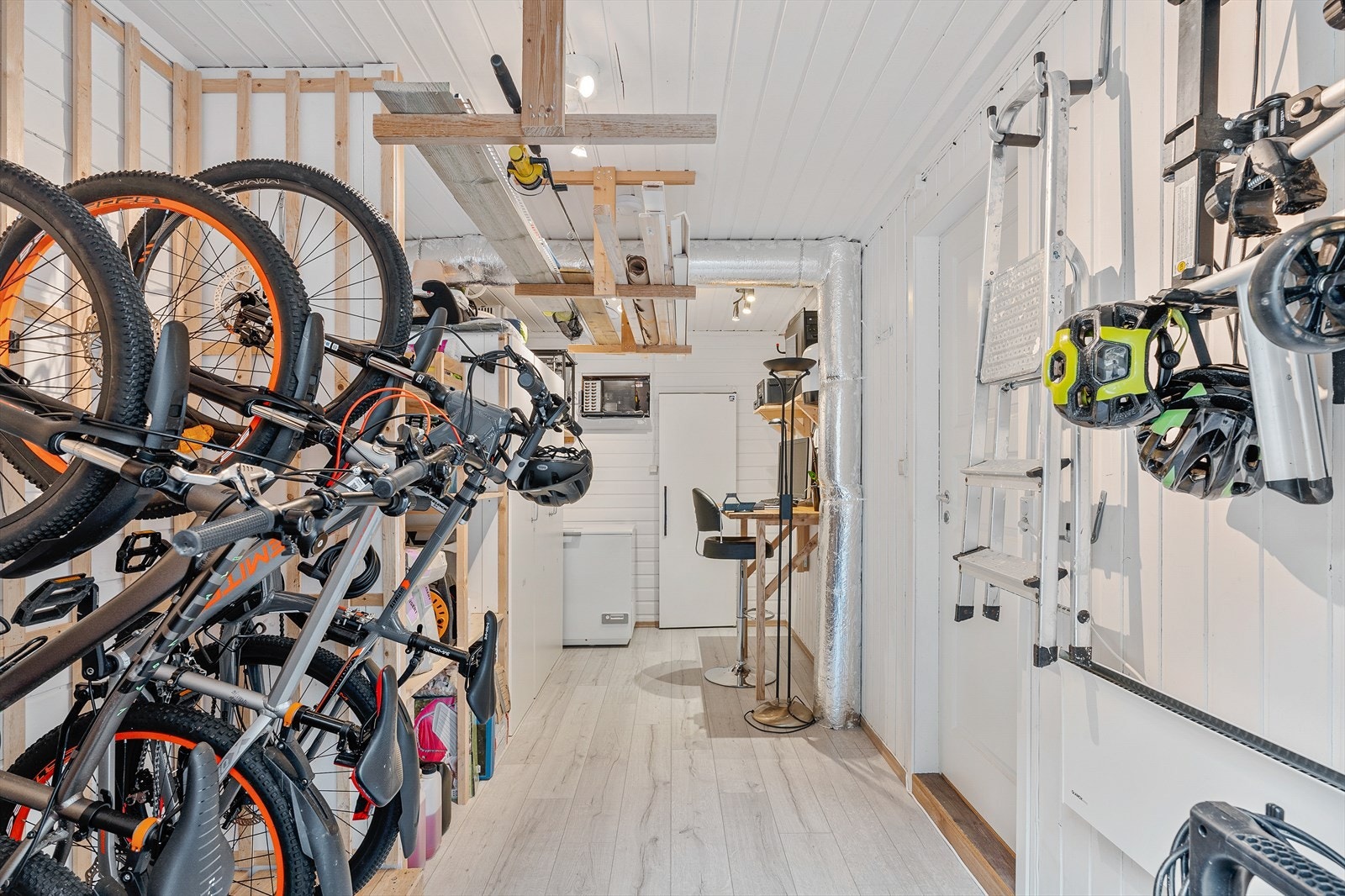 I underetajsen er det også mye god bod- og lagringsplass Galleribilde