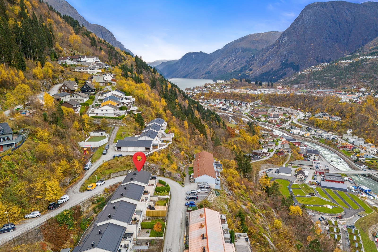 Boligen ligger i et veletablert og barnevennlig nabolag, som er ideelt for familier Galleribilde