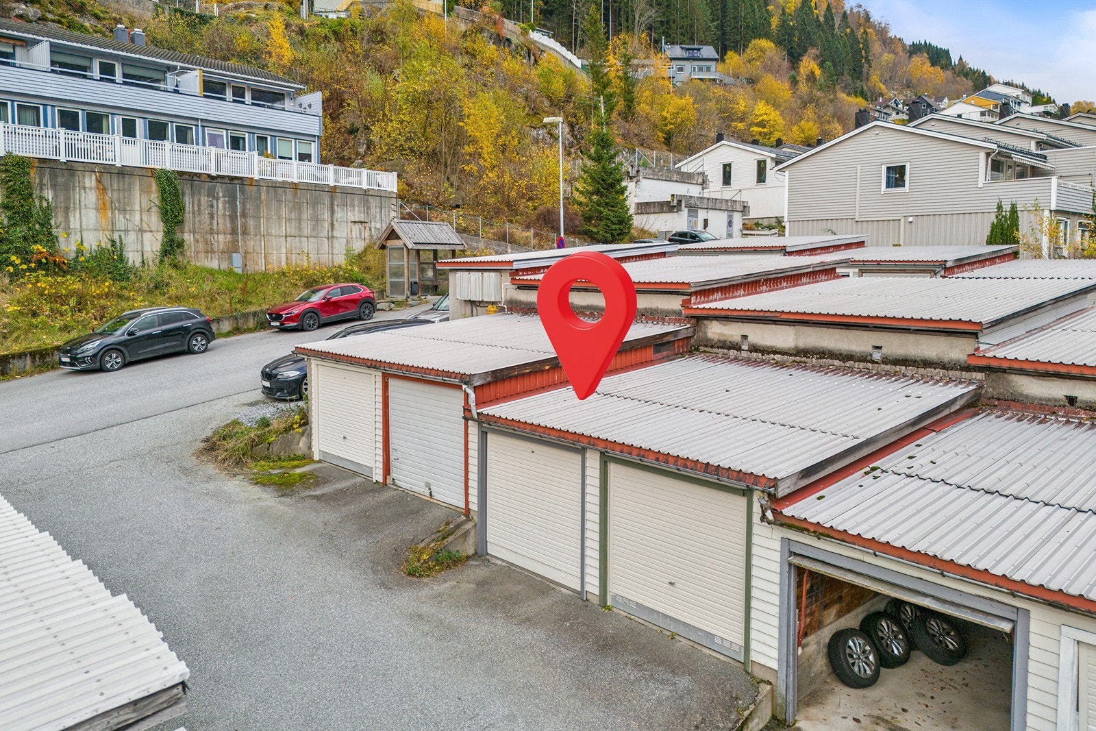 Selger opplyser at det medfølger en garasje i felles rekke på kommunal tomt Galleribilde