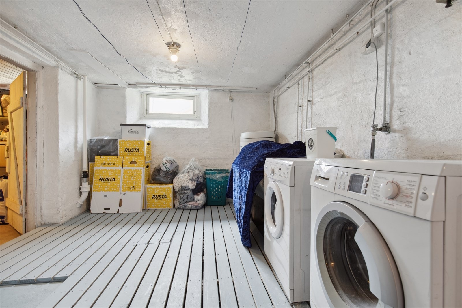 I kjelleren er det et romslig vaskerom. Galleribilde