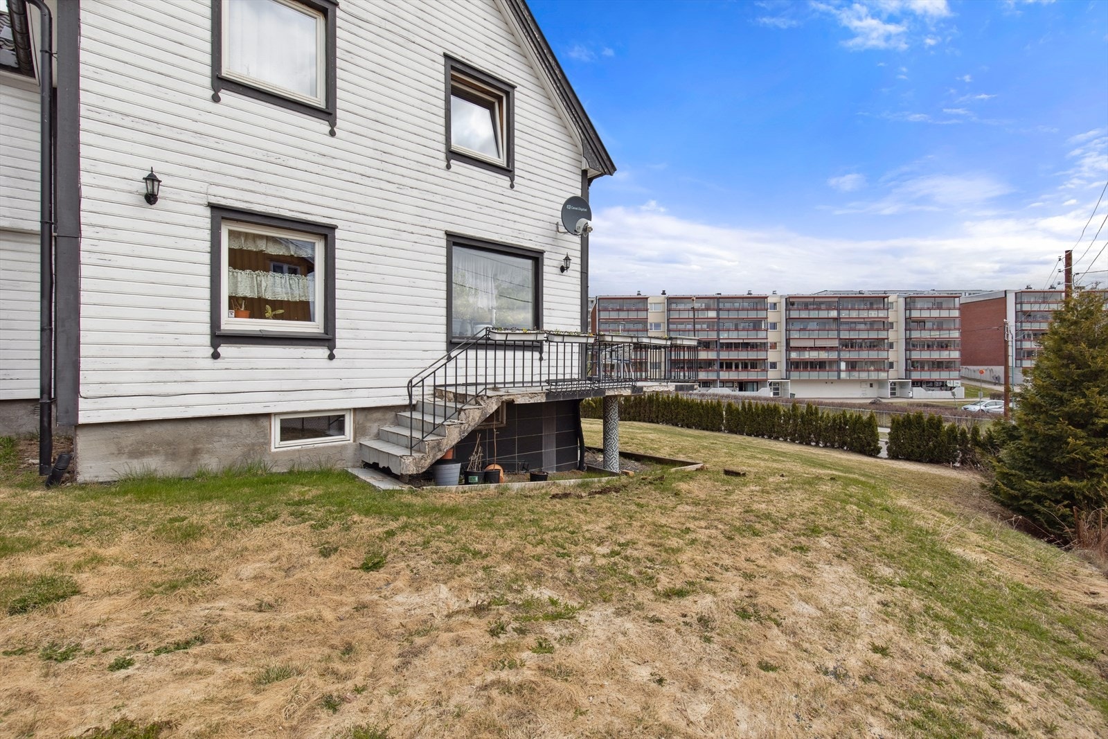 Trapp opp til veranda. Galleribilde