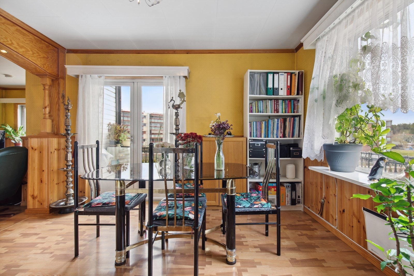 God plass til stor spisestue. Galleribilde