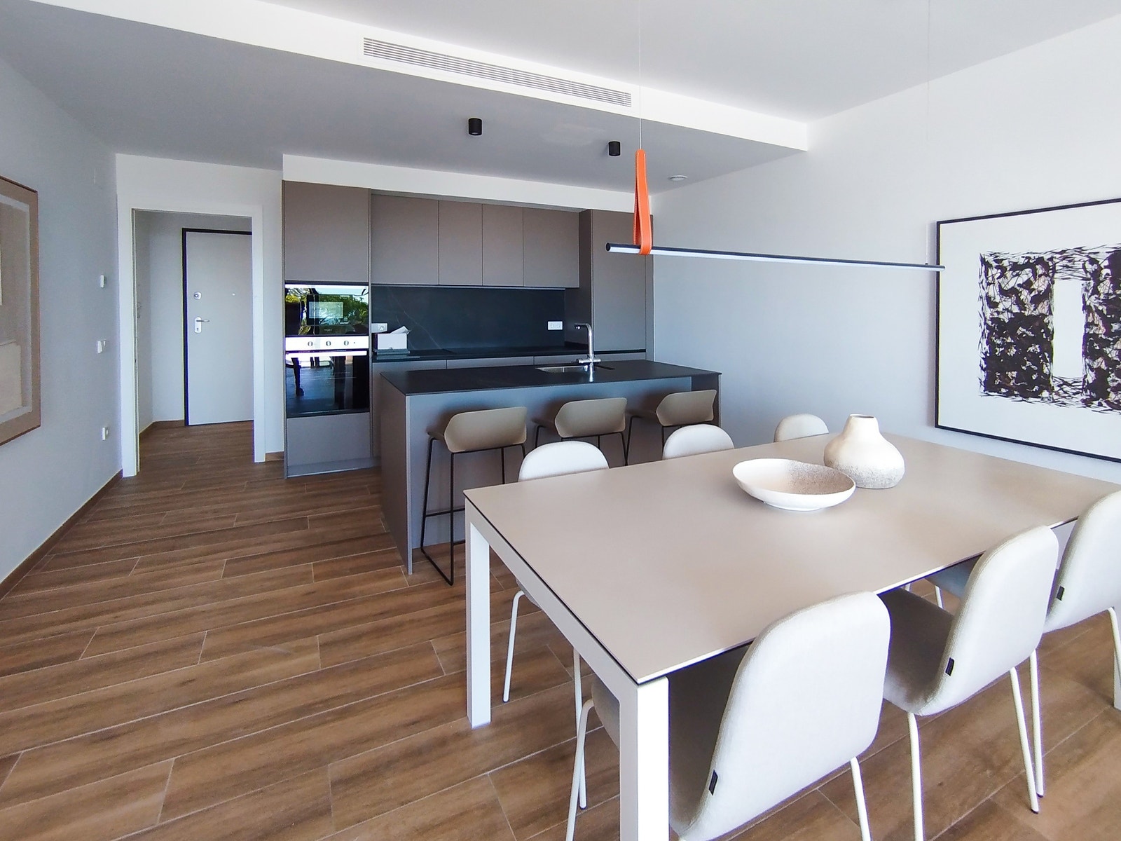 Plantegning og teknisk beskrivelse kan lastes ned fra annonsen Galleribilde