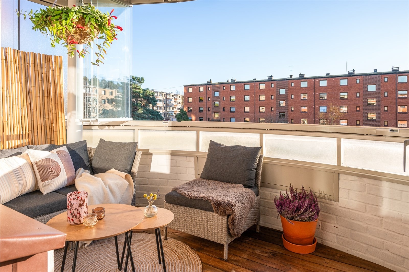 Velkommen ut til den solrike balkongen på 7,6 kvm. Galleribilde