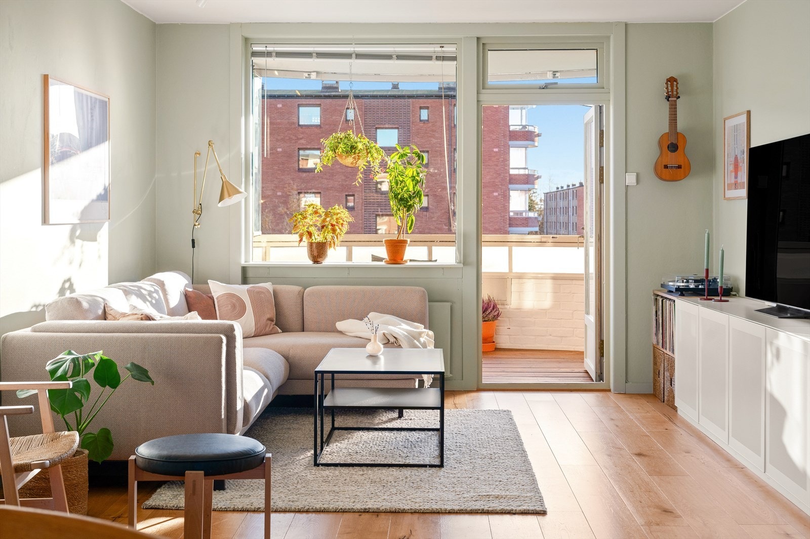 Fin intern beliggenhet i borettslaget, samt bygget. Galleribilde