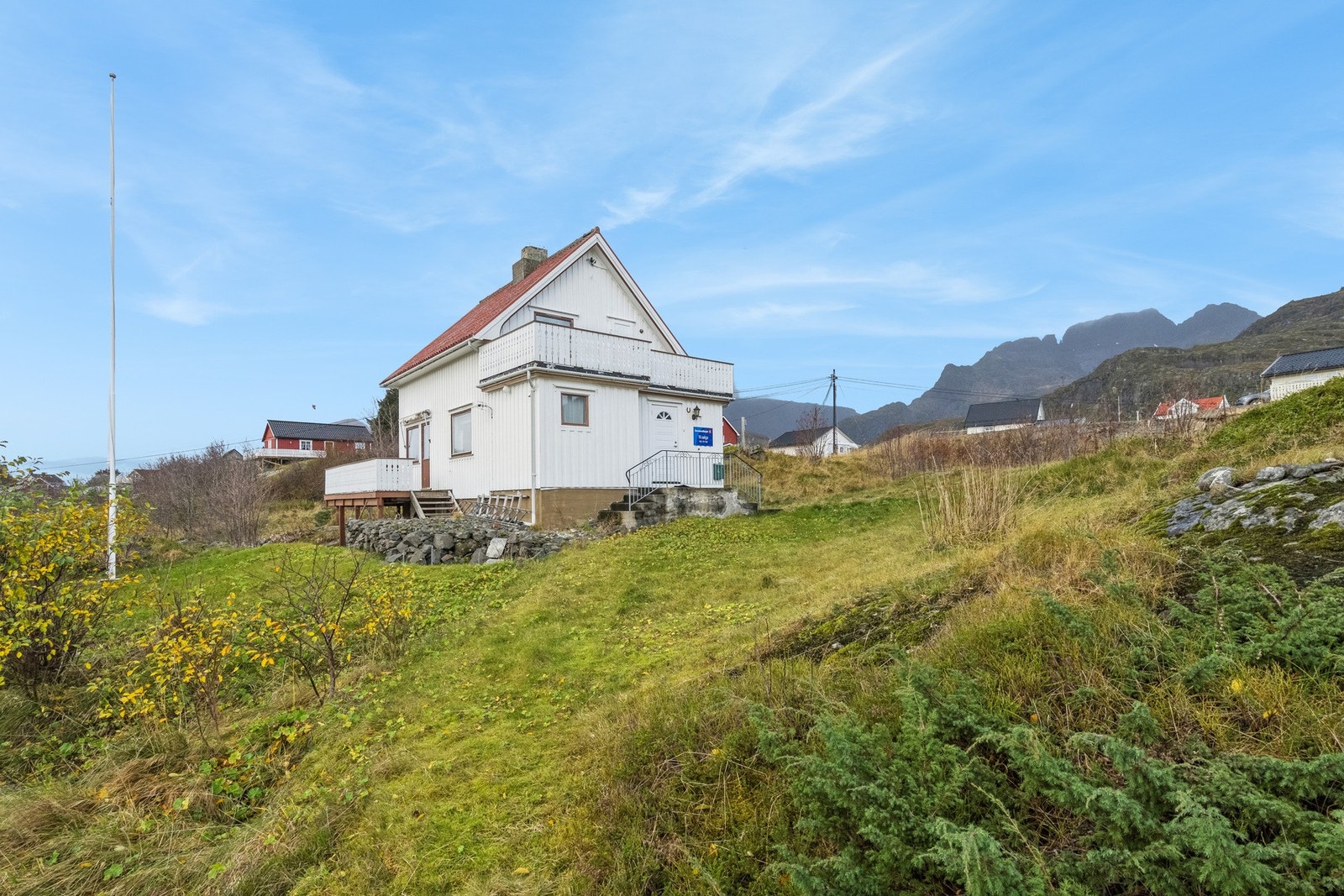 Vi beveger oss ned mot uthuset Galleribilde