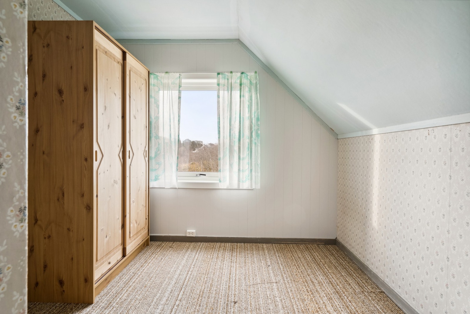 Soverom 1 - stort garderobeskap medfølger Galleribilde