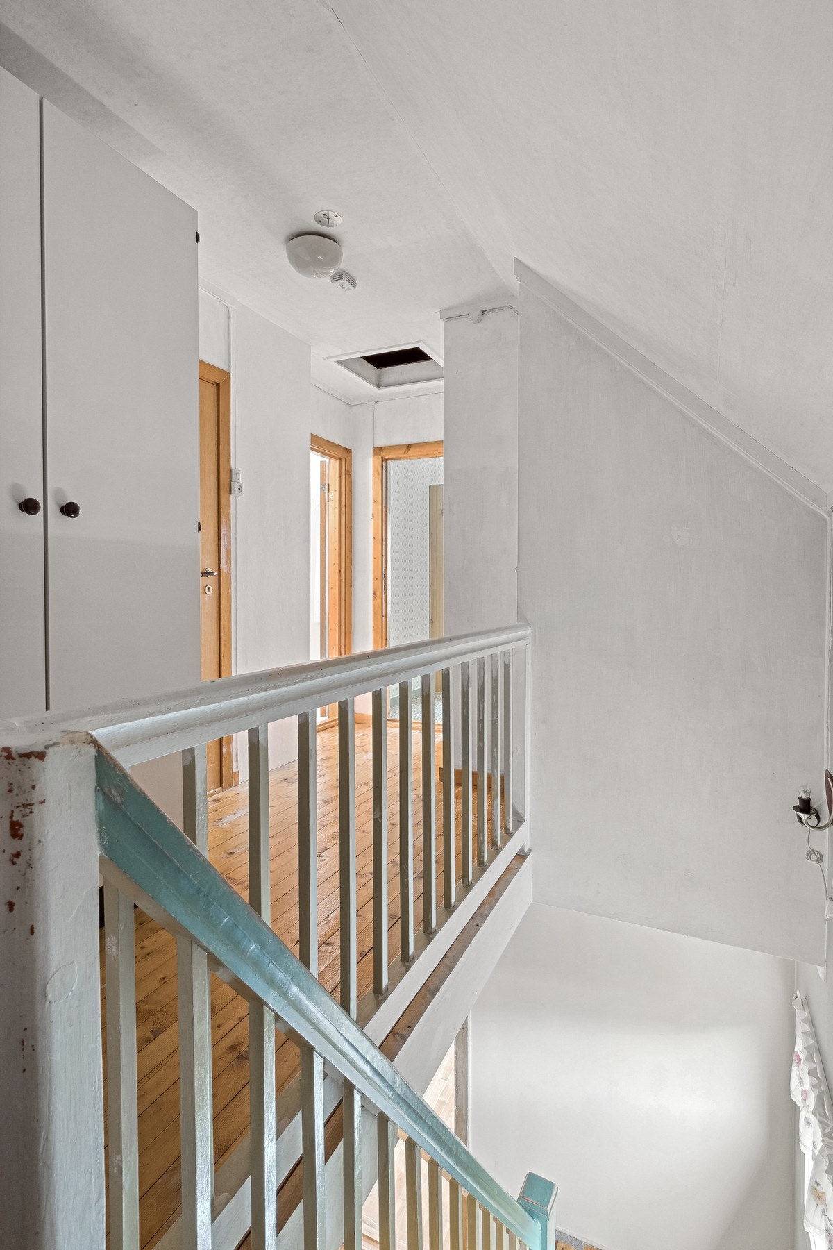 Vi tar trappen opp til loftsgangen Galleribilde