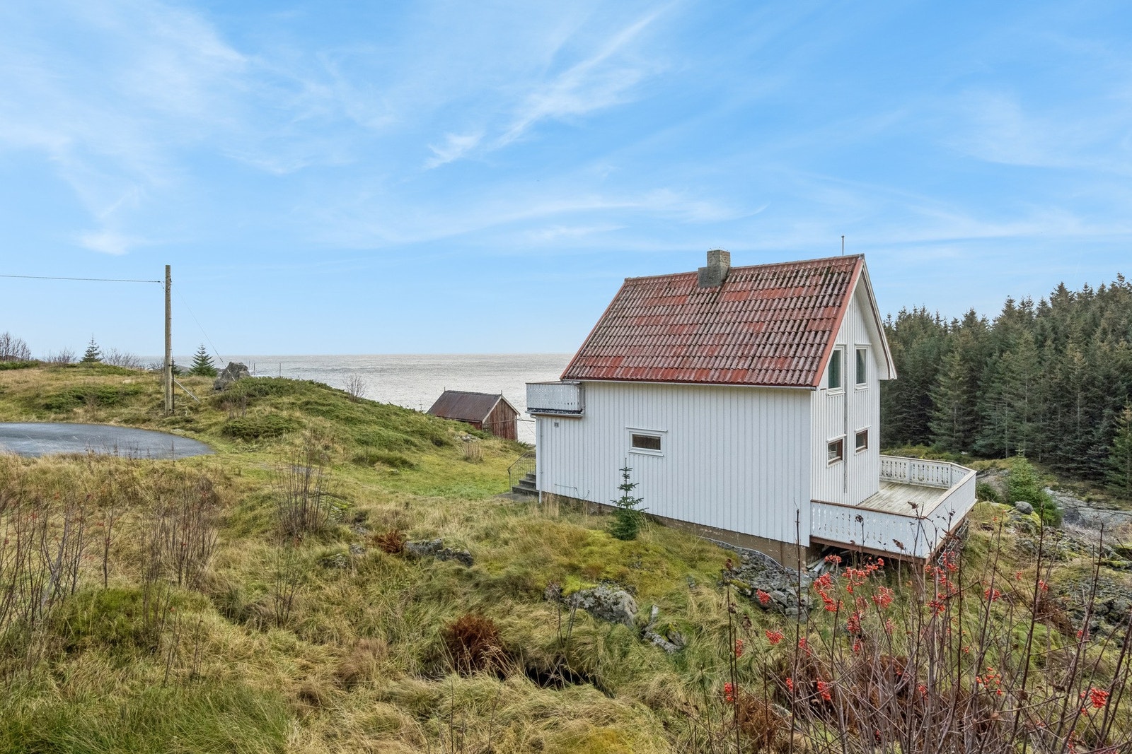 Moskenesveien 810 ligger skjermet fra hovedveien Galleribilde