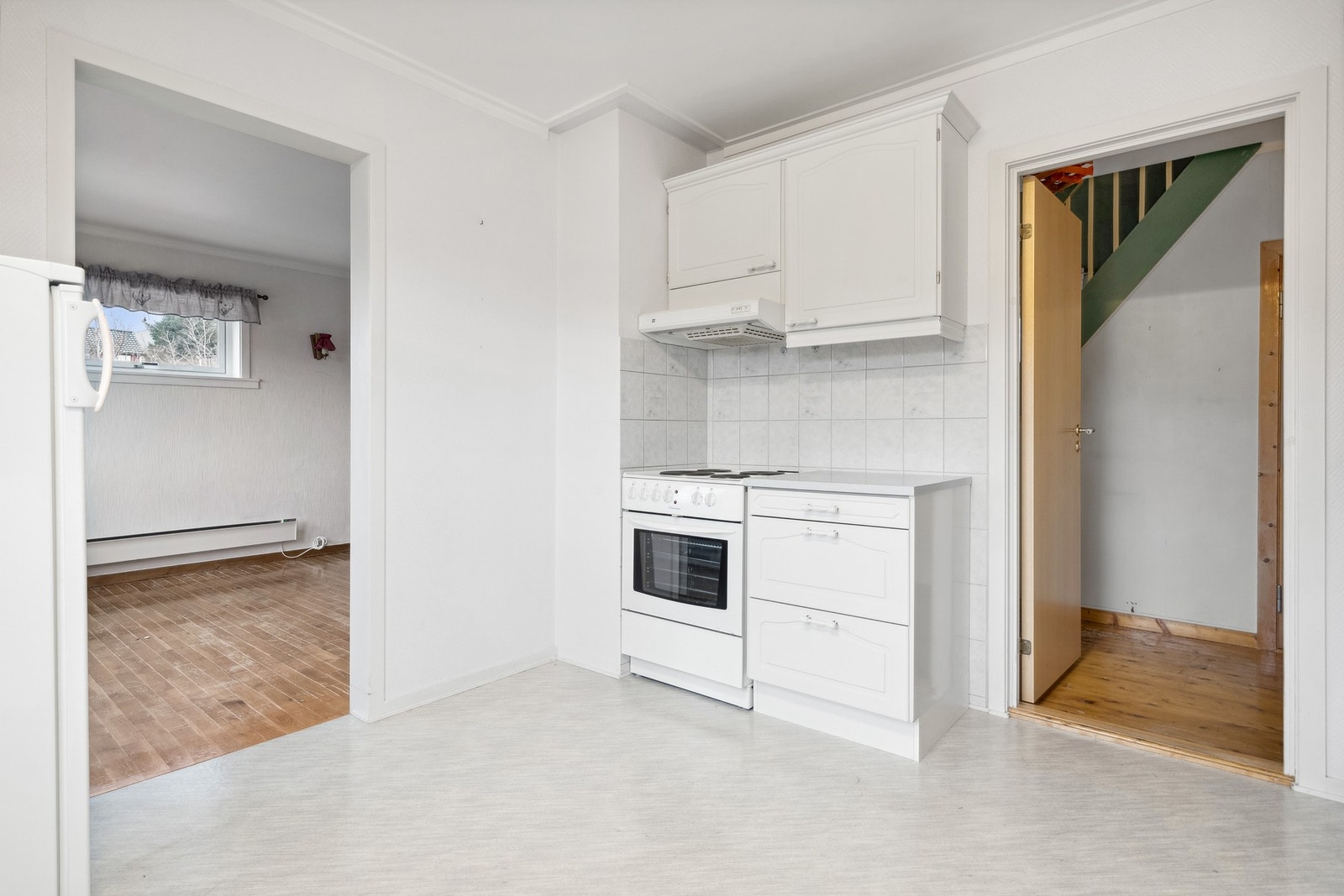 Kjøkkenet, til høyre er gangen og til venstre er stuen Galleribilde