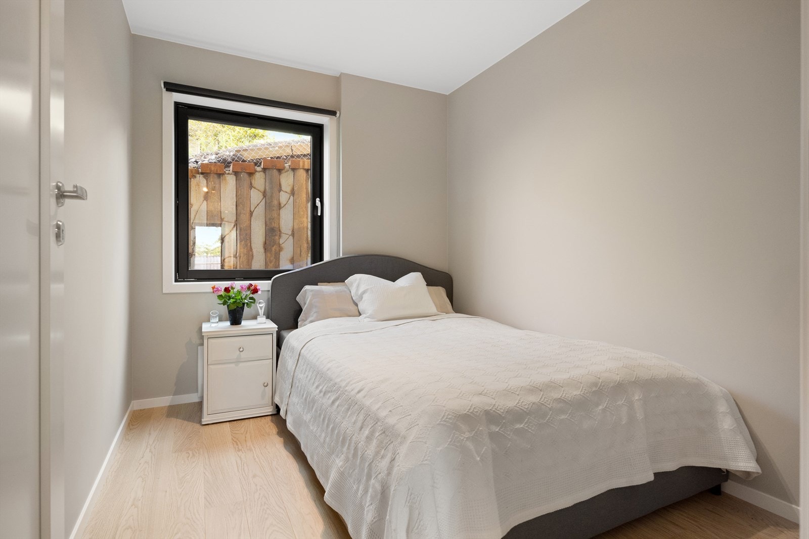 Soverom 2 er også av god størrelse med plass til seng og andre nødvendige møbler. Galleribilde