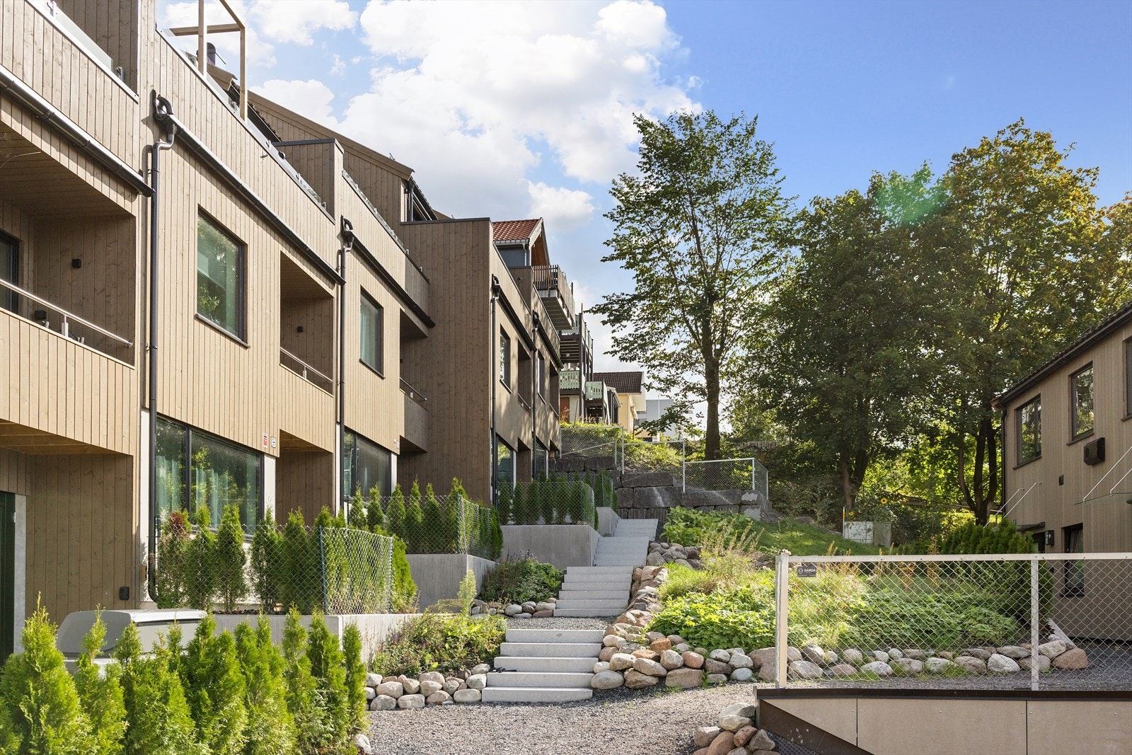 De moderne og stilrene byggene er tegnet av anerkjente Pushak arkitekter, kjent for sine innovative løsninger og unike design. Galleribilde