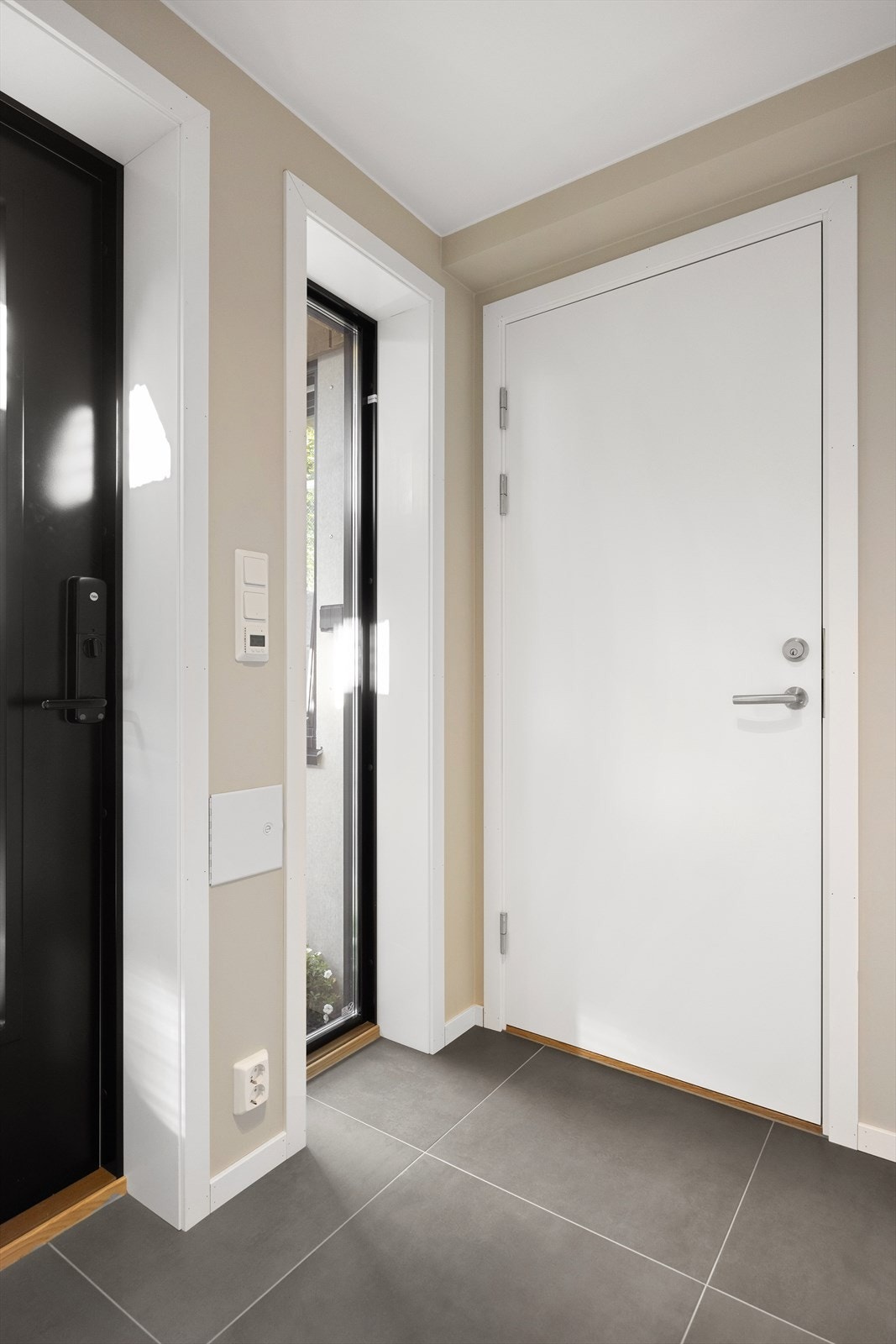 Fra gangen har du direkte adkomst til hybeldelen som består av stue, kjøkken og baderom. Galleribilde