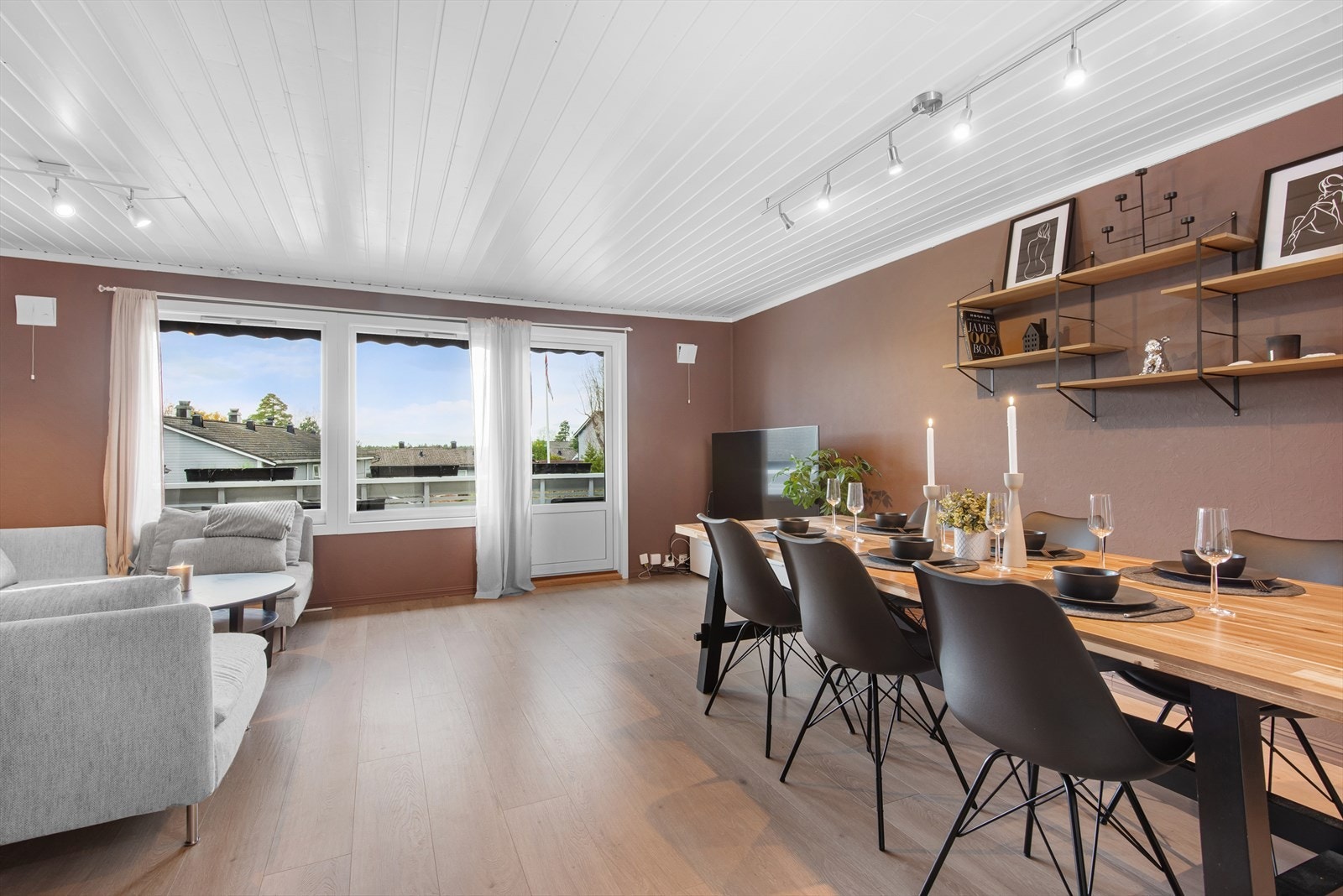 Det er en fin planløsning og gjennomgående god standard, 1-stavs laminatgulv og malte overflater fra perioden 2020-2024. Galleribilde