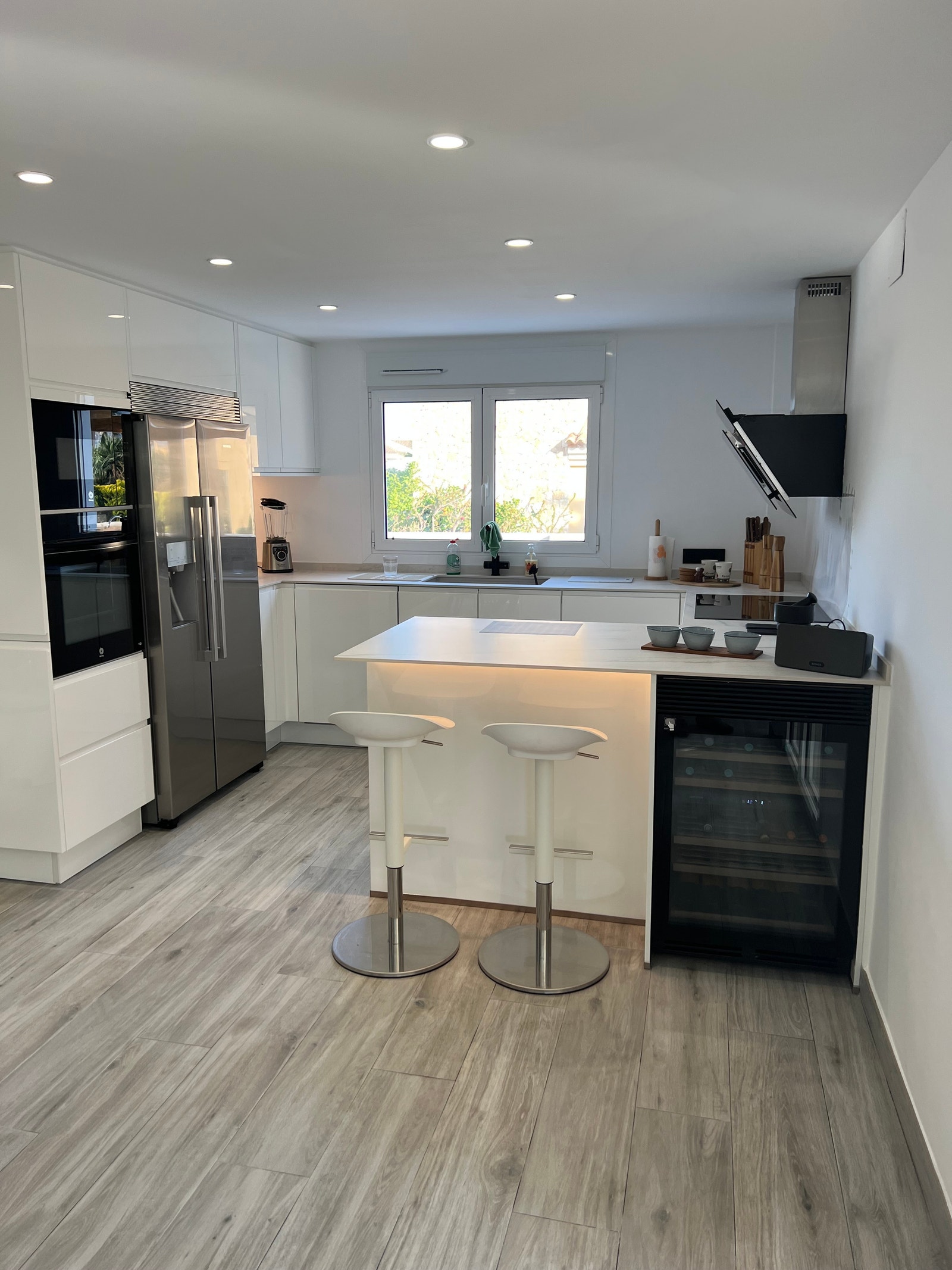 Boligen selges fullt møblert med nye møbler Galleribilde