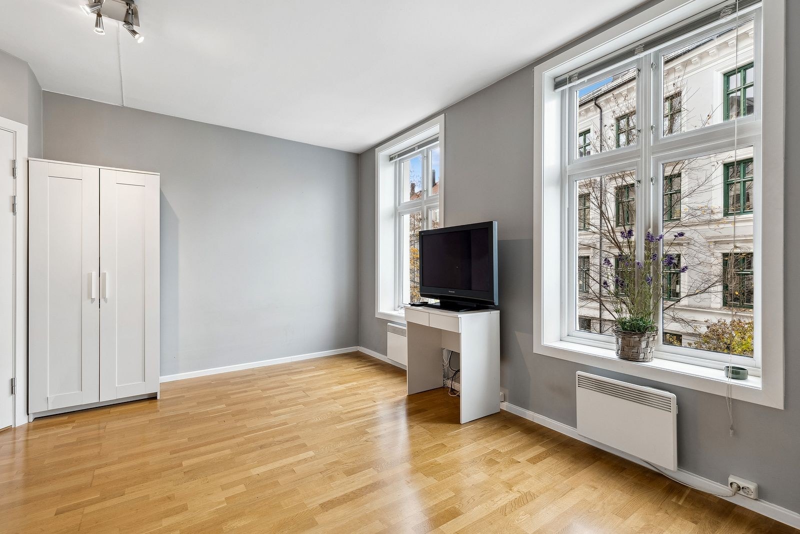 Gode lysforhold med store flotte vinduer Galleribilde