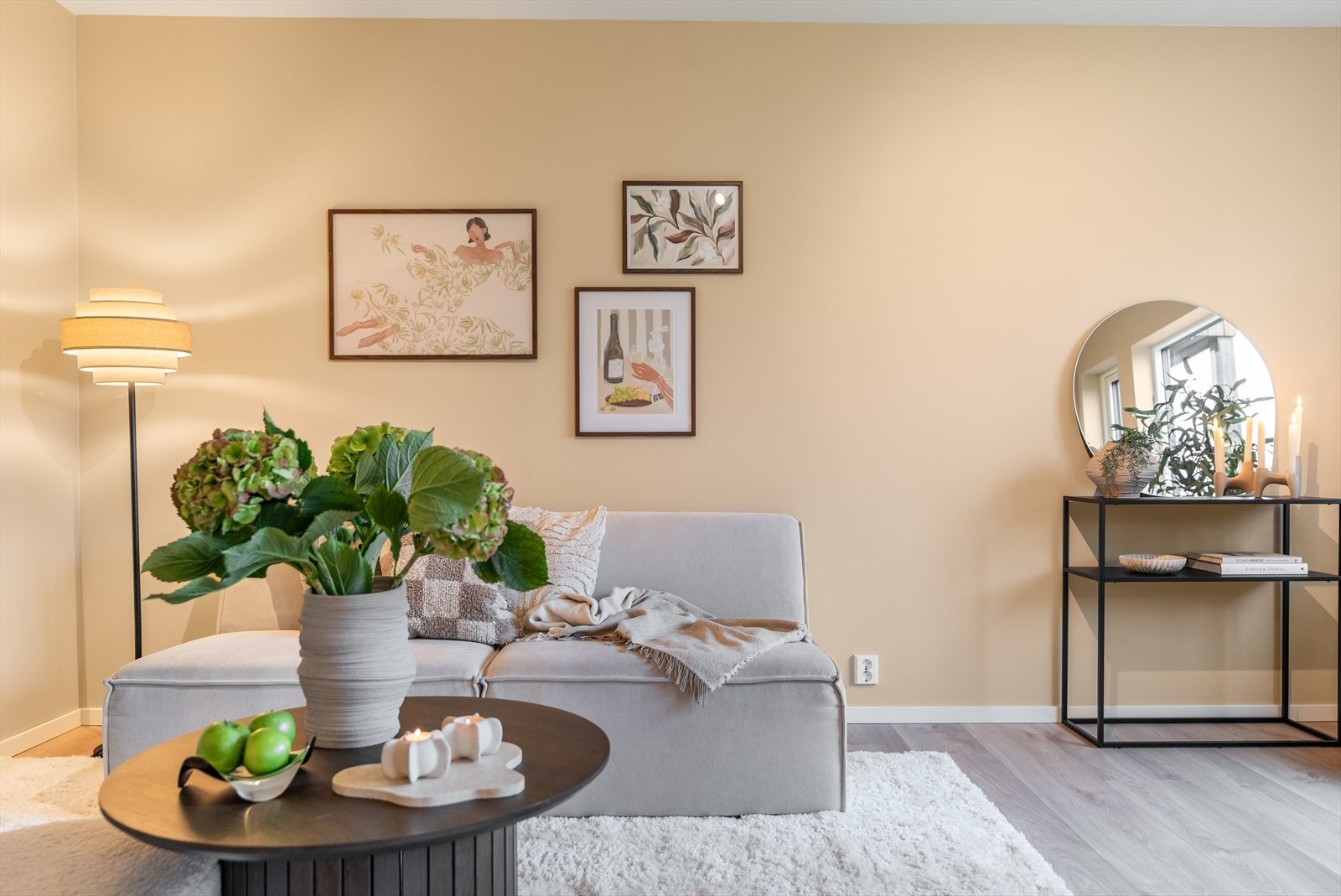 Vi har gleden av å presentere en nyoppført, flott 3-roms leilighet med gjennomgående gode kvaliteter. Galleribilde