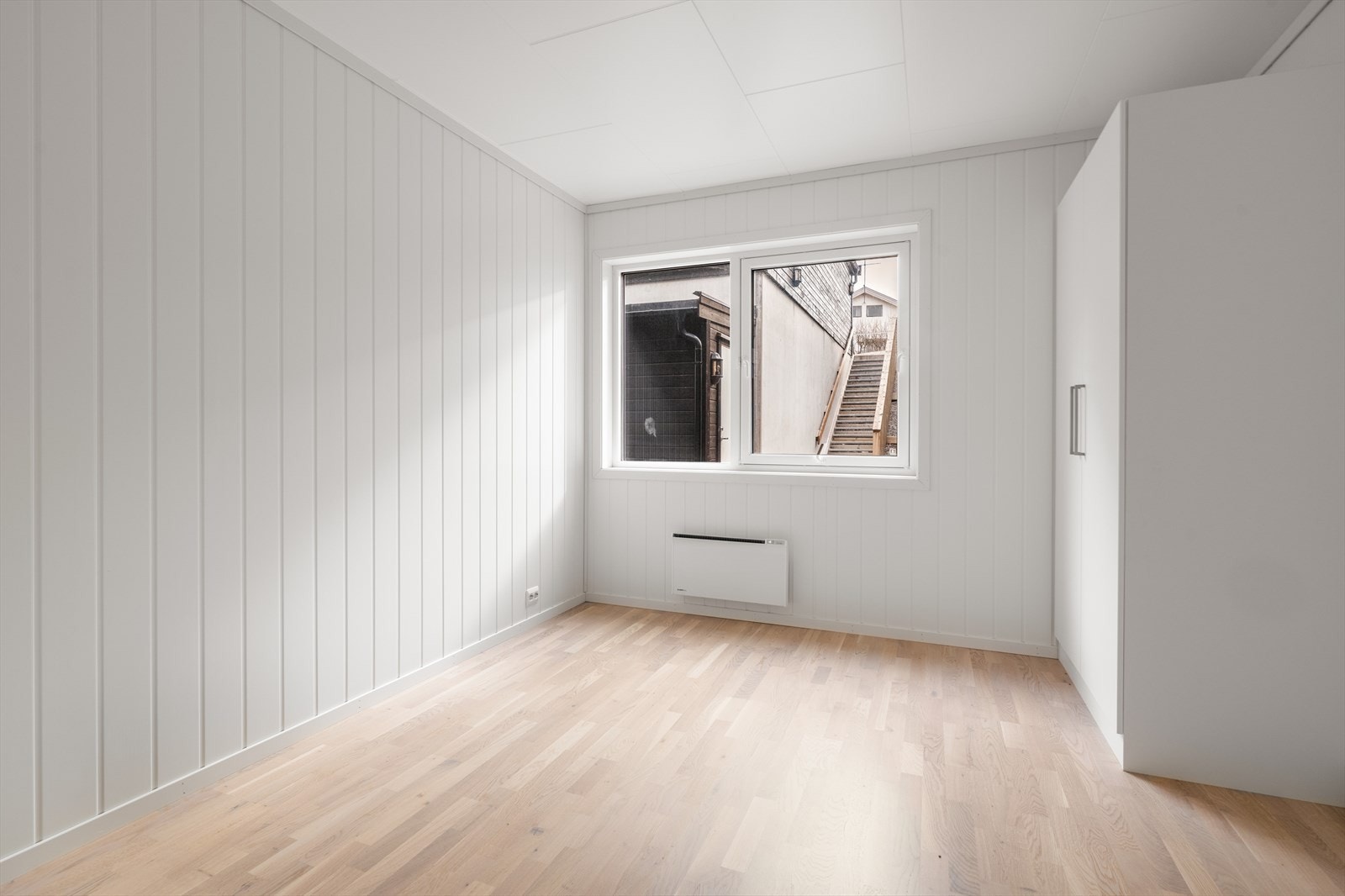 Begge soverom har panelovn på vegg. Galleribilde