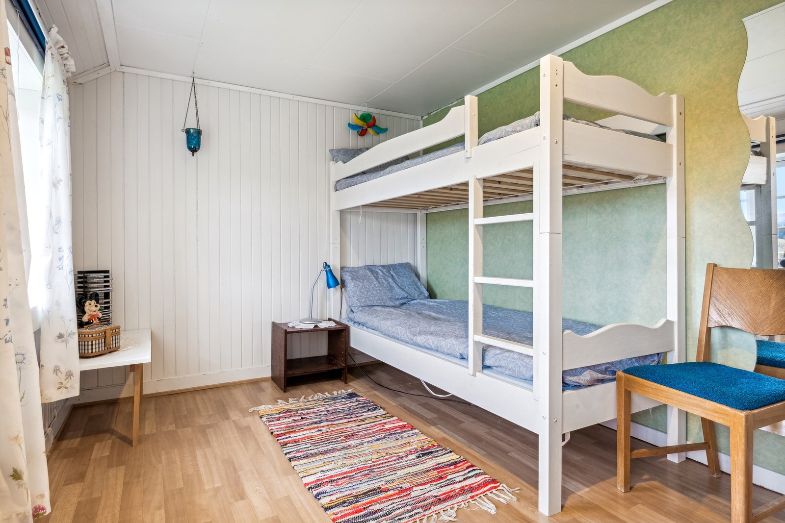 Soverom. Våningshuset har 4 stk. soverom i 2. etg. Galleribilde