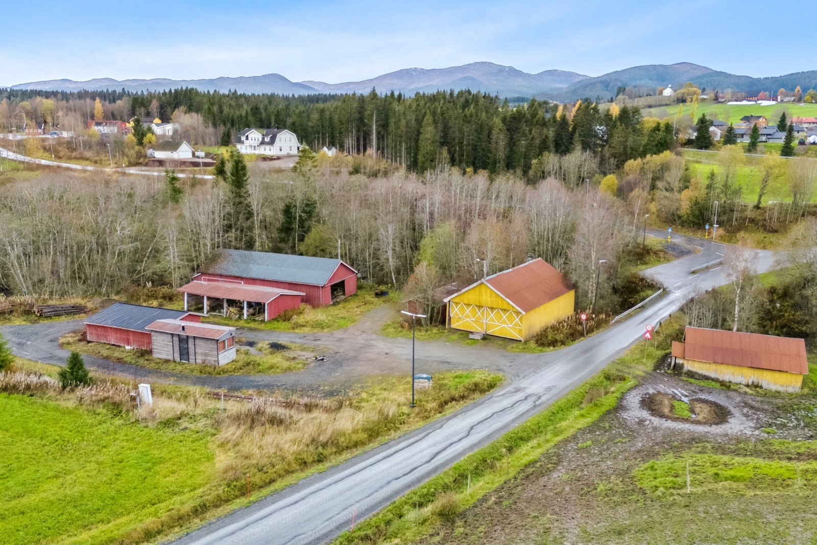 Sagbruket. Nåværende eier har produsert trevirke for salg. Galleribilde