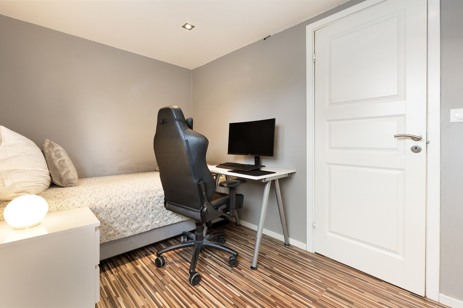 Soverom 4 kan egne seg godt som barnerom, gjesterom eller kontor, alt etter behov og ønsker Galleribilde