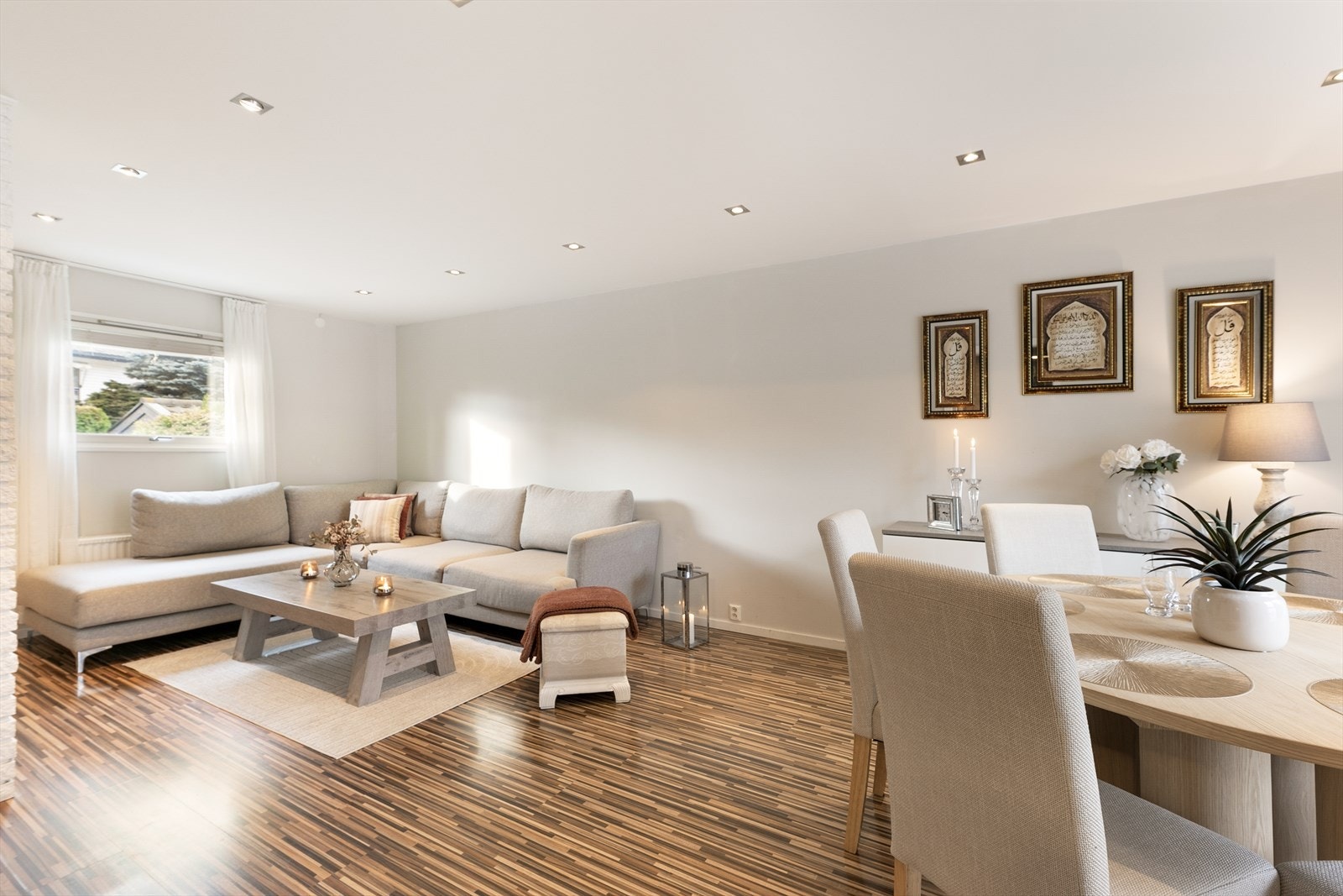 God plass til spisebord, er dette perfekt til å invitere venner og familie til hyggelige måltider Galleribilde