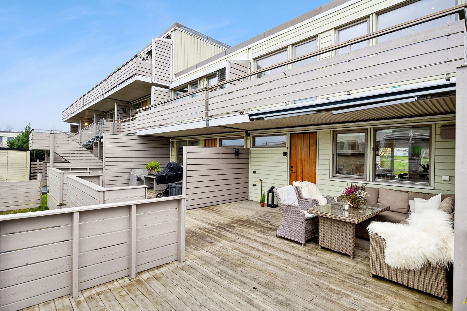 Begge terrasser ble oppgradert i 2016 av tidligere eier. Galleribilde